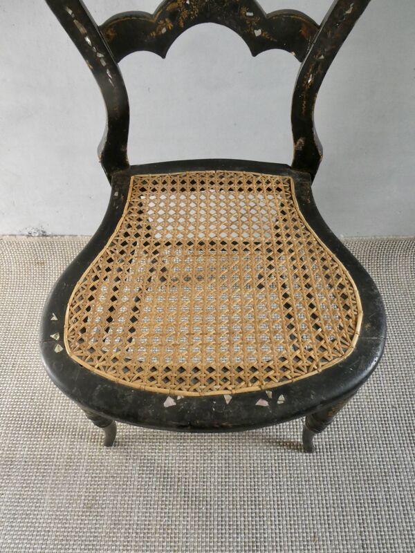 Chaise cannée Napoléon III en bois noirci et nacre