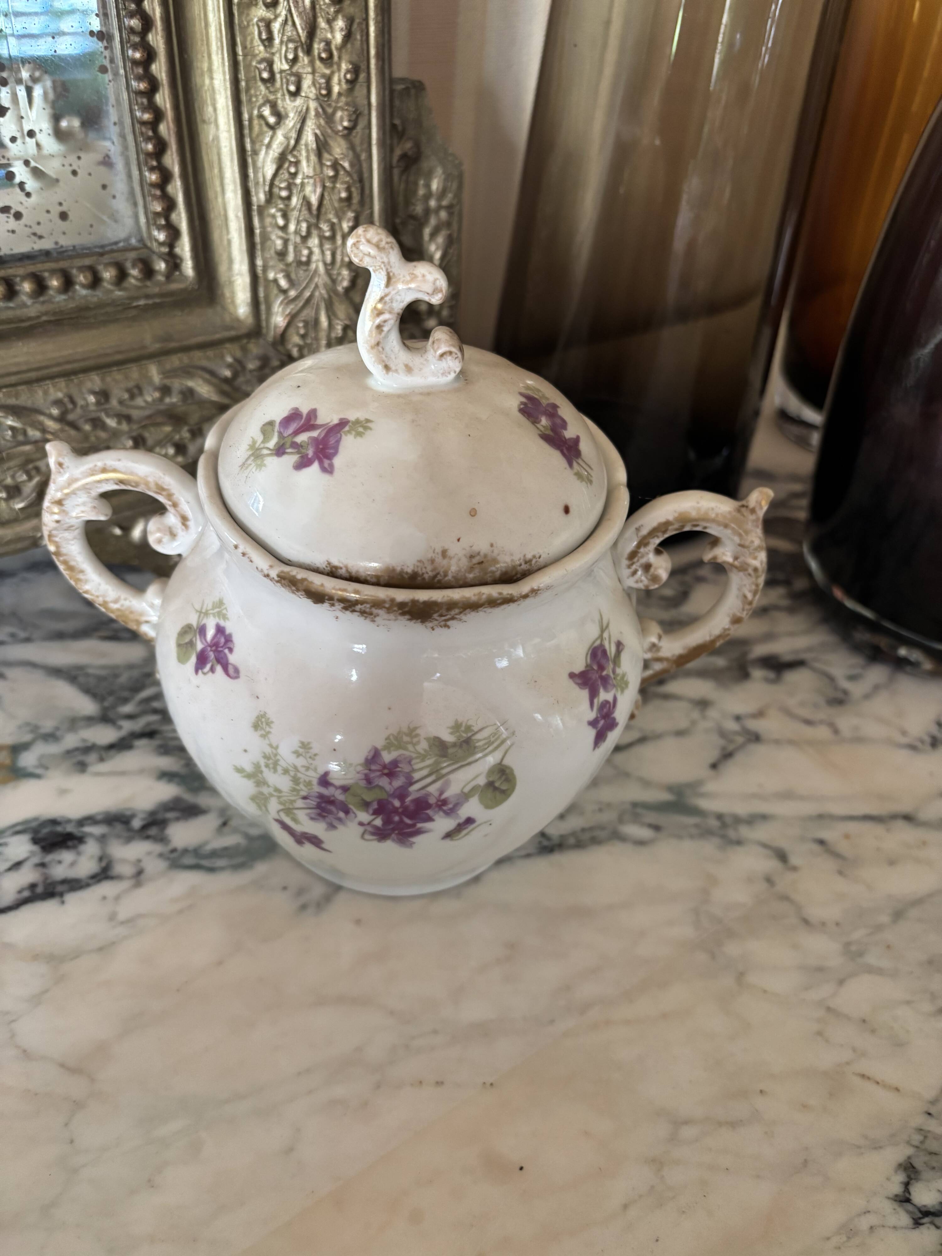 Sucrier en porcelaine