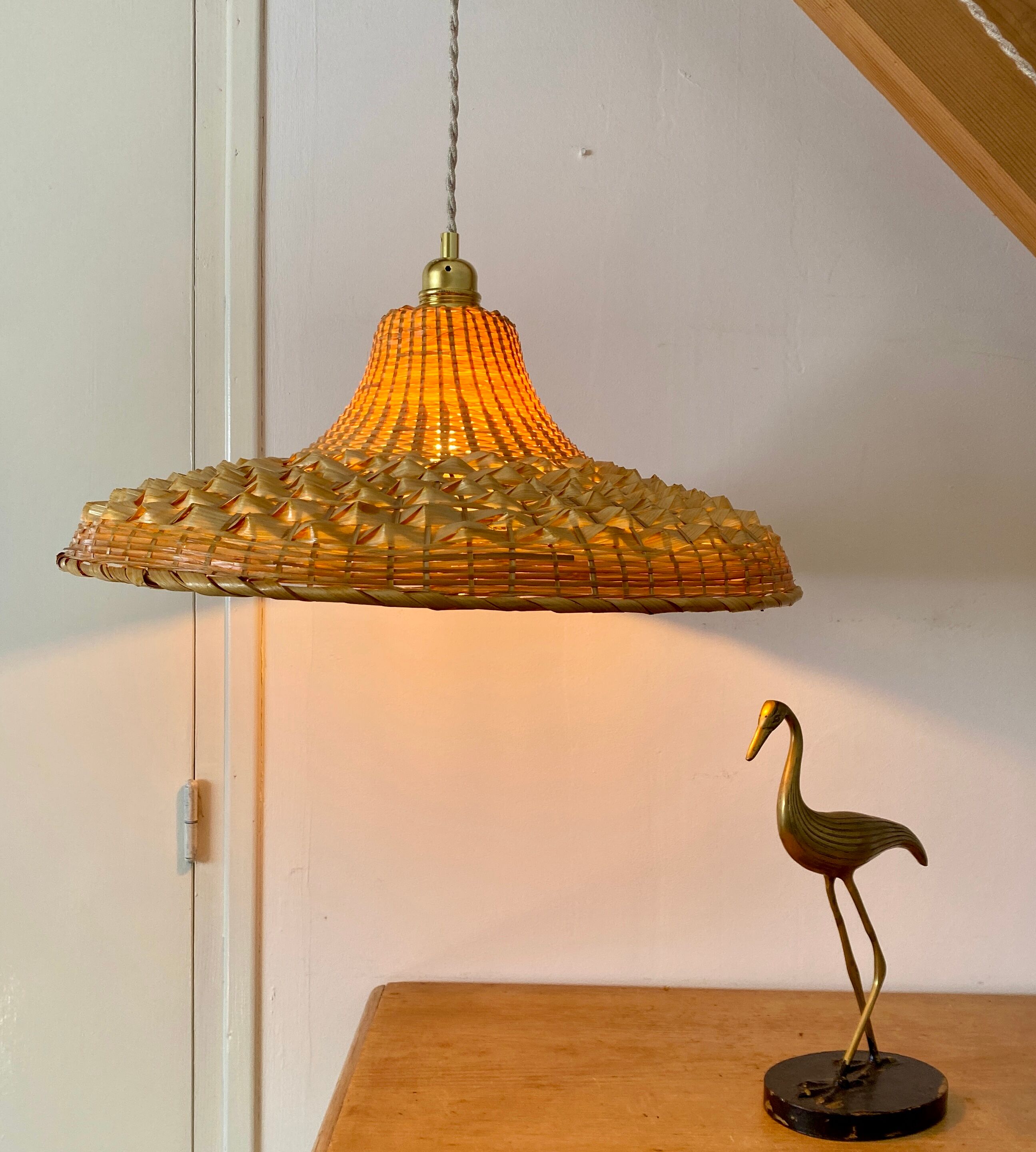 Vintag lampshade suspension in natural material