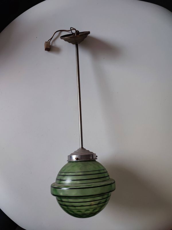 Suspension Art Deco avec un globe en verre soufflé Année 30