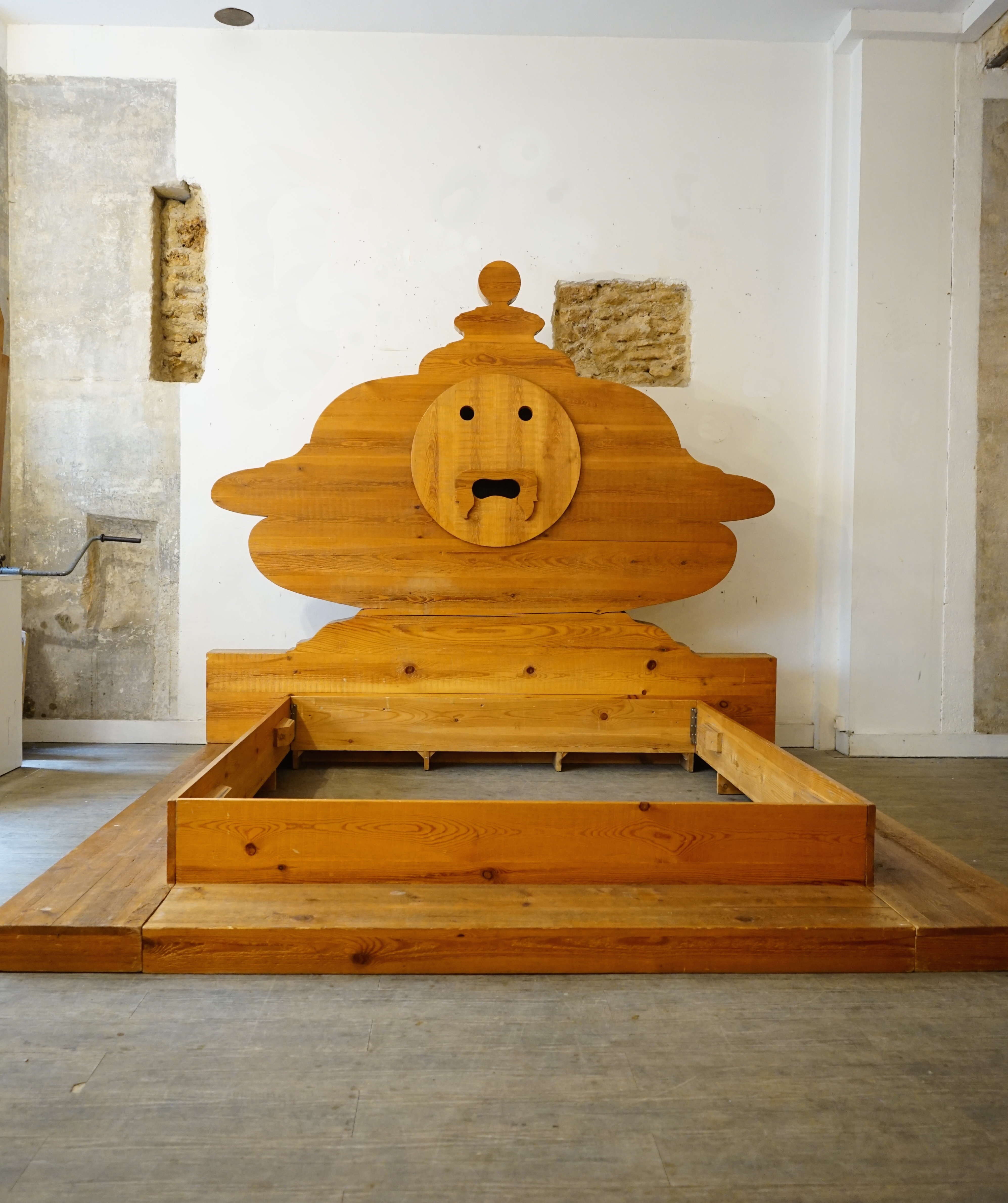 Bed frame of Mario Ceroli «Bocca della Verità»