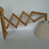 Wall lamp adjustable in length