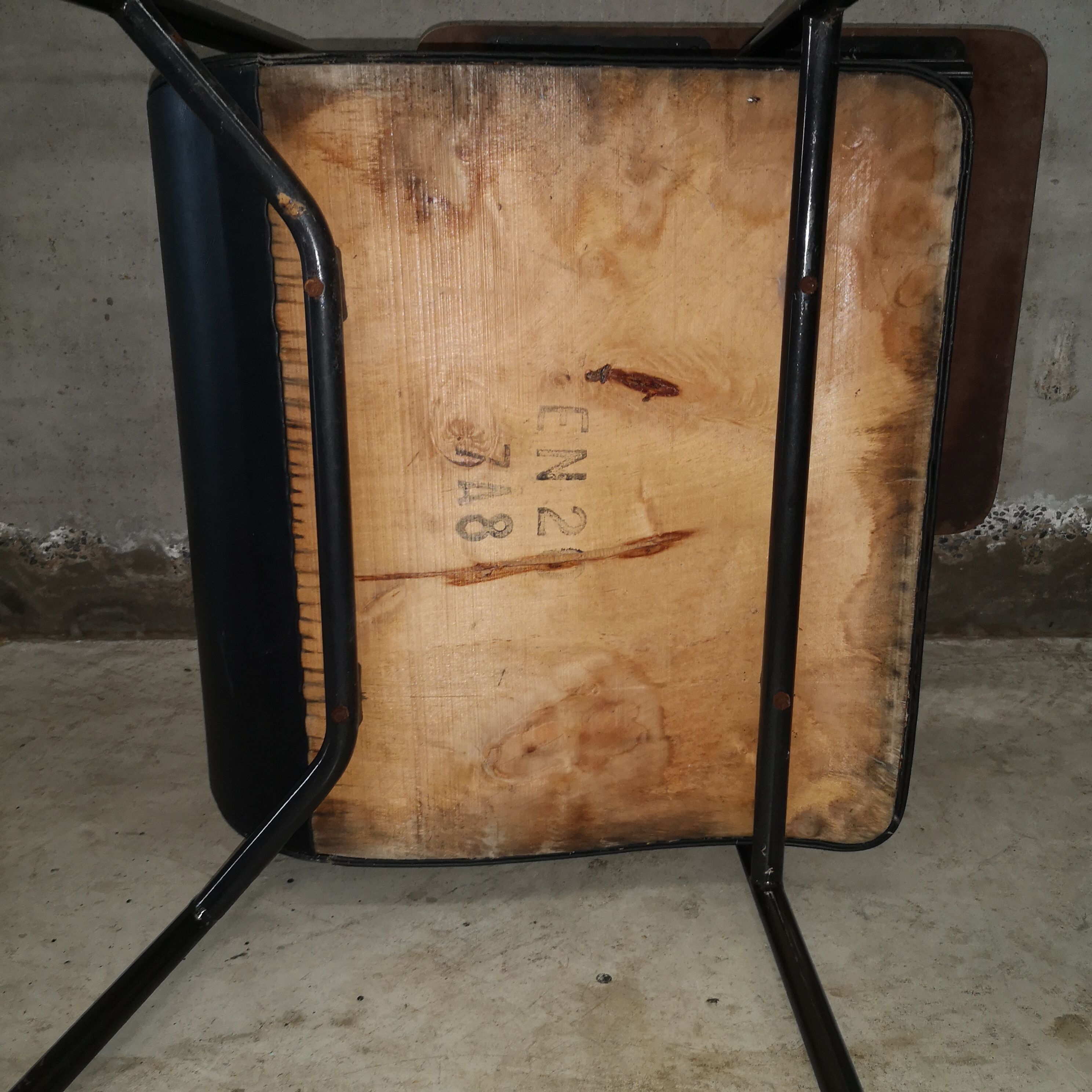Chaise d'école vintage 1950 à tablette écritoire – Style Prouvé / Hitier