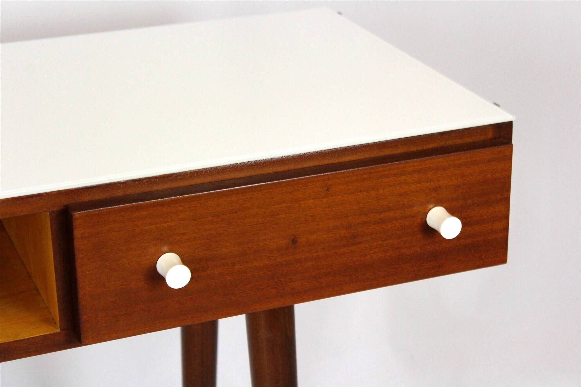 Bureau restauré du milieu du siècle par Up Zavody, années 1960