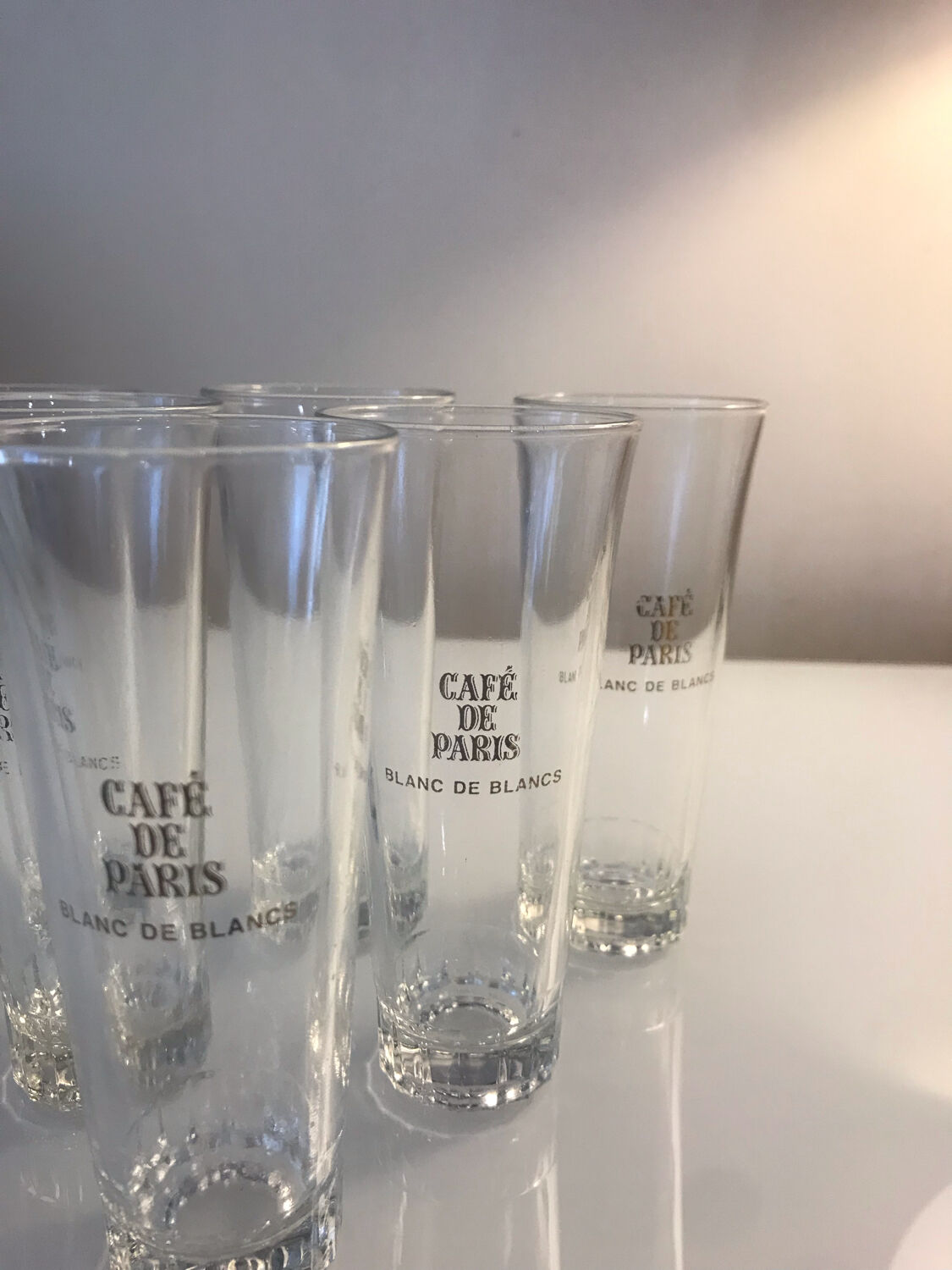 5 old glasses of brasserie café de paris