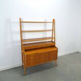 Teak fineer kast uit Zweden met lades, legplank en uitschuifbare plank