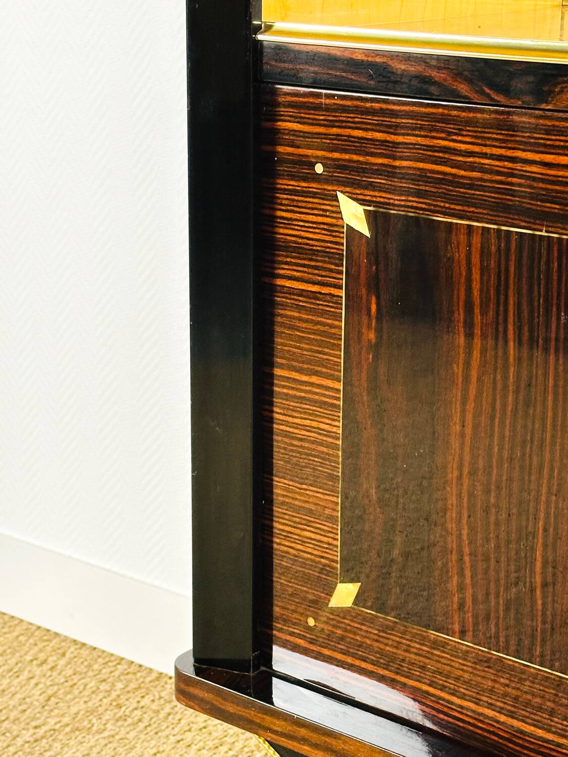 Vitrine Art déco en ébène de macassar 1940