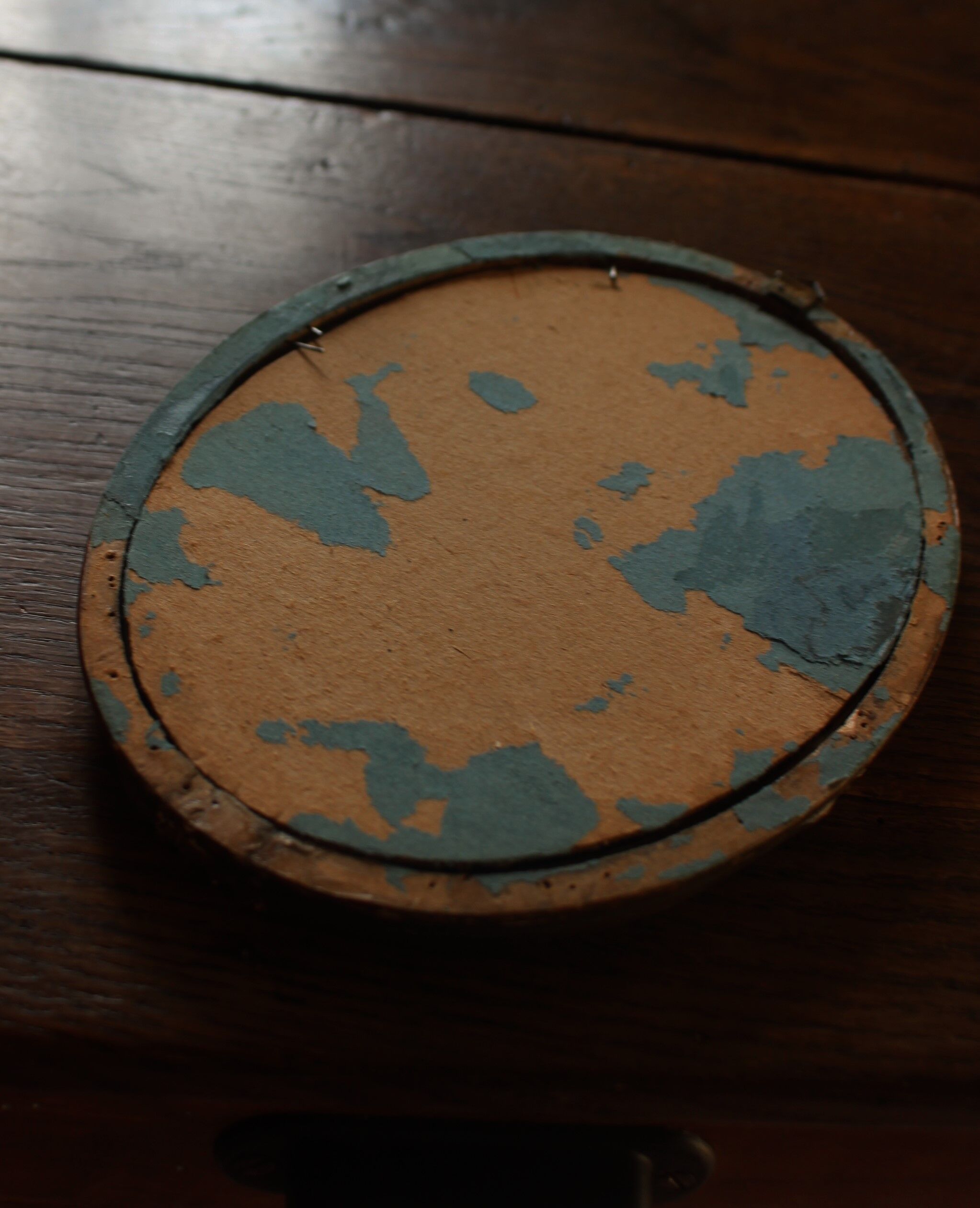 Oval box medallion gilding glass deco accumlulation