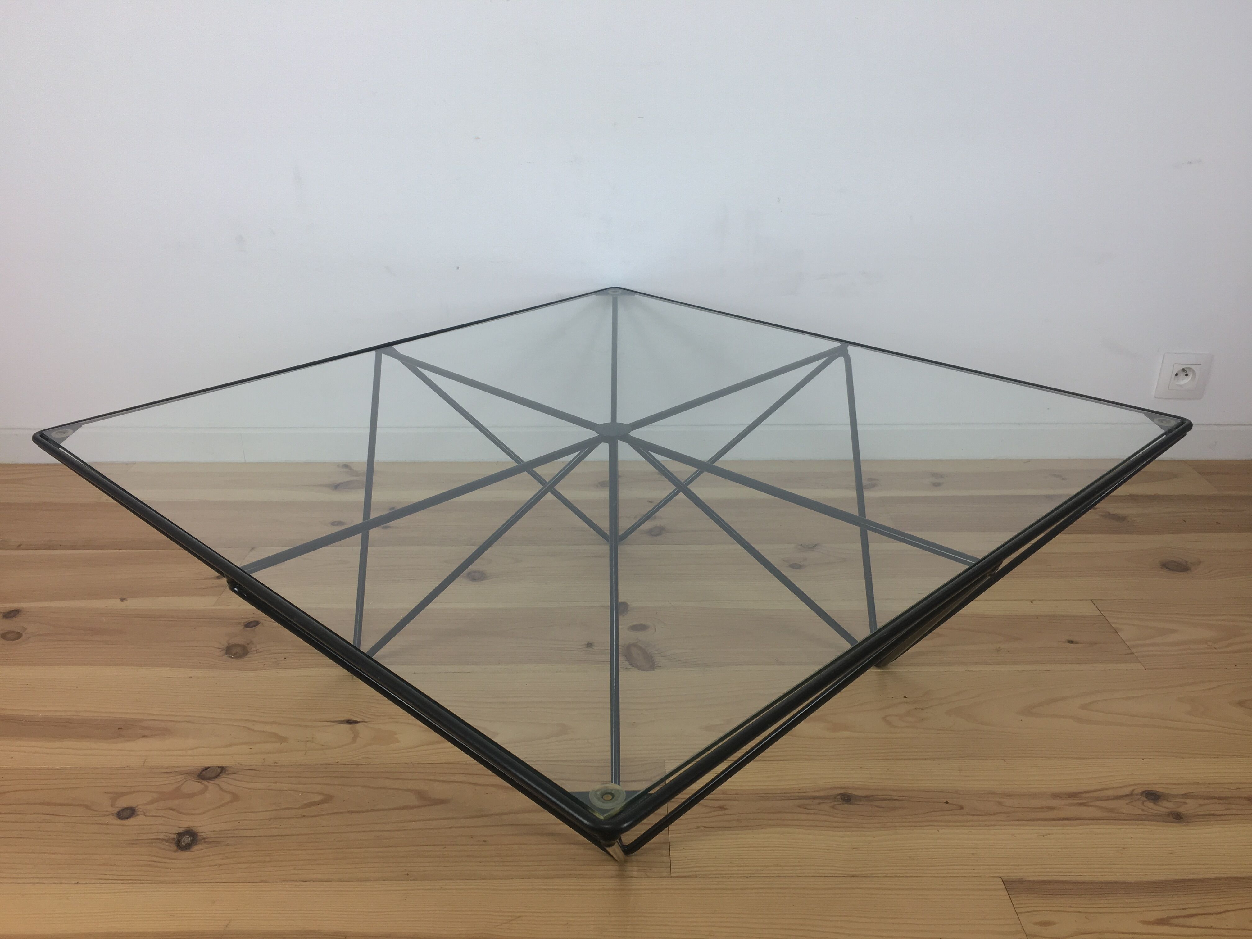 Table basse fil d'acier et plateau en verre
