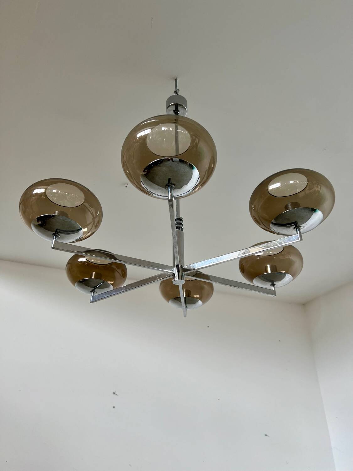 Old 6-light chandelier designed by Sciolari in chrome metal and smoked glass, 70s vintage