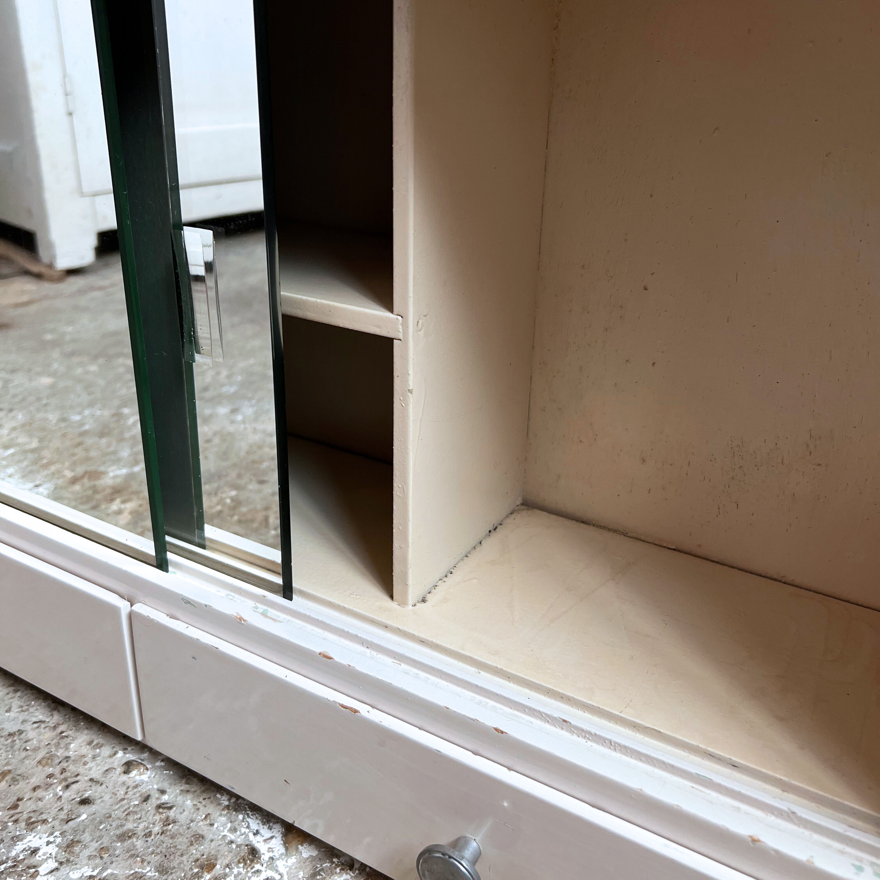 Wall-mounted pharmacy toilet cabinet 2 doors