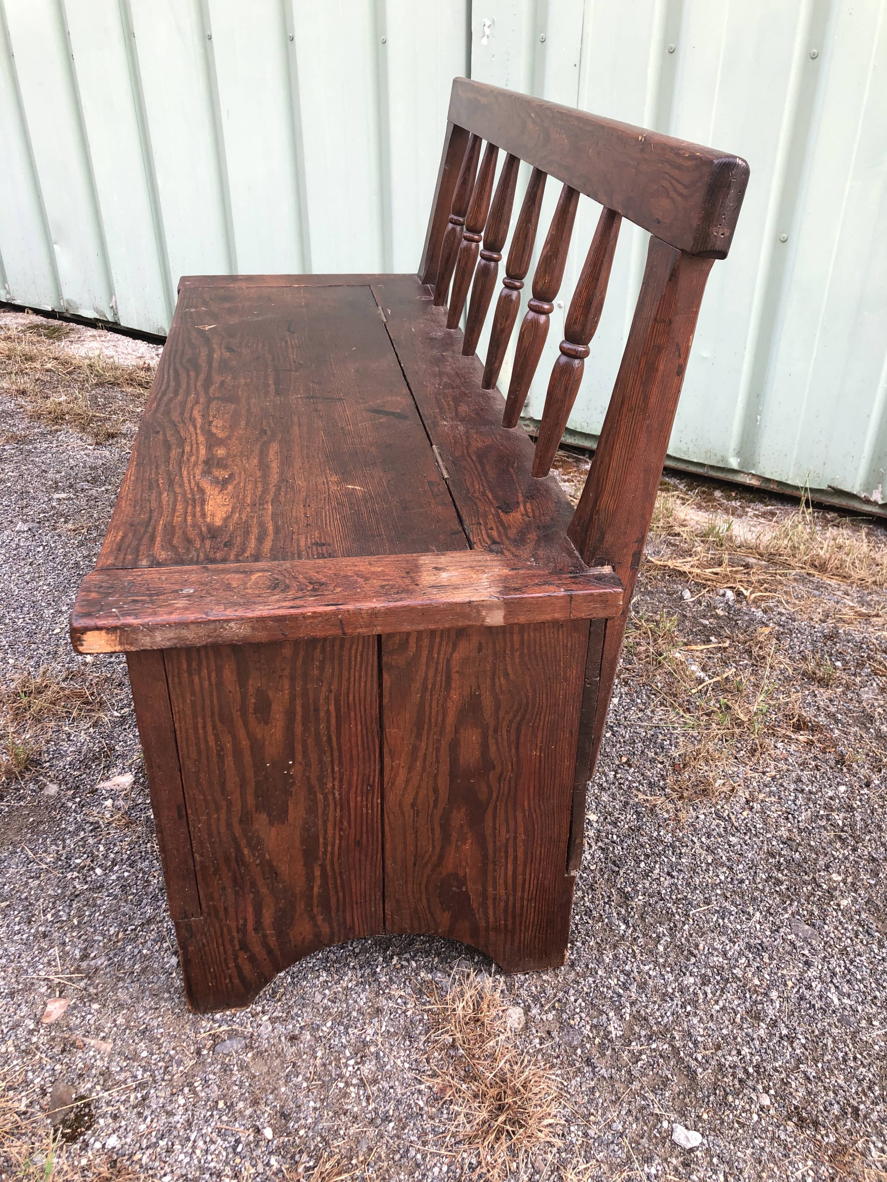Rustic chest bench in old patina fir.