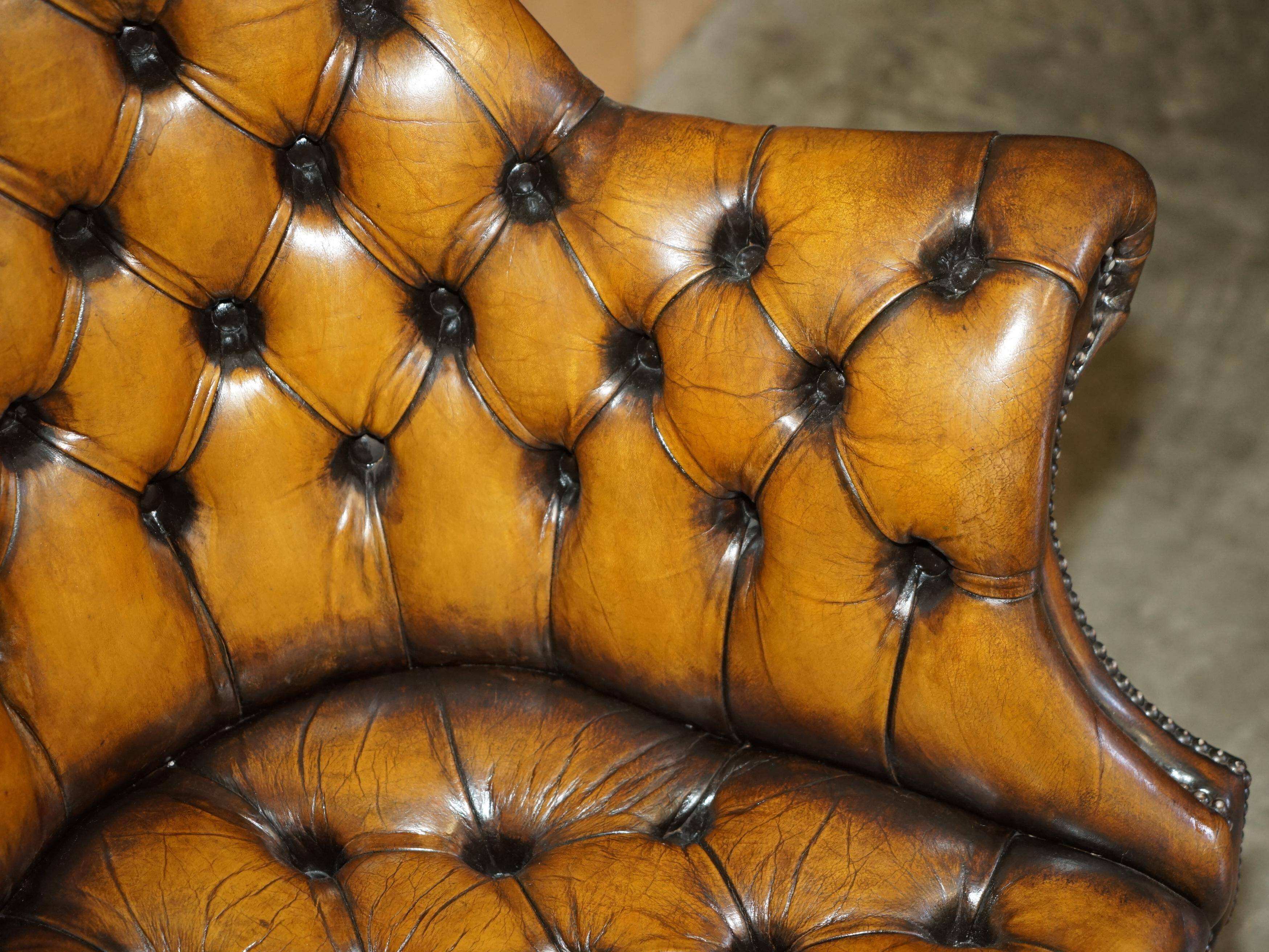 Fauteuil Chesterfield directeur ou capitaine Art Déco en cuir restauré