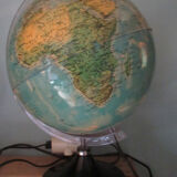 Illuminating globe
