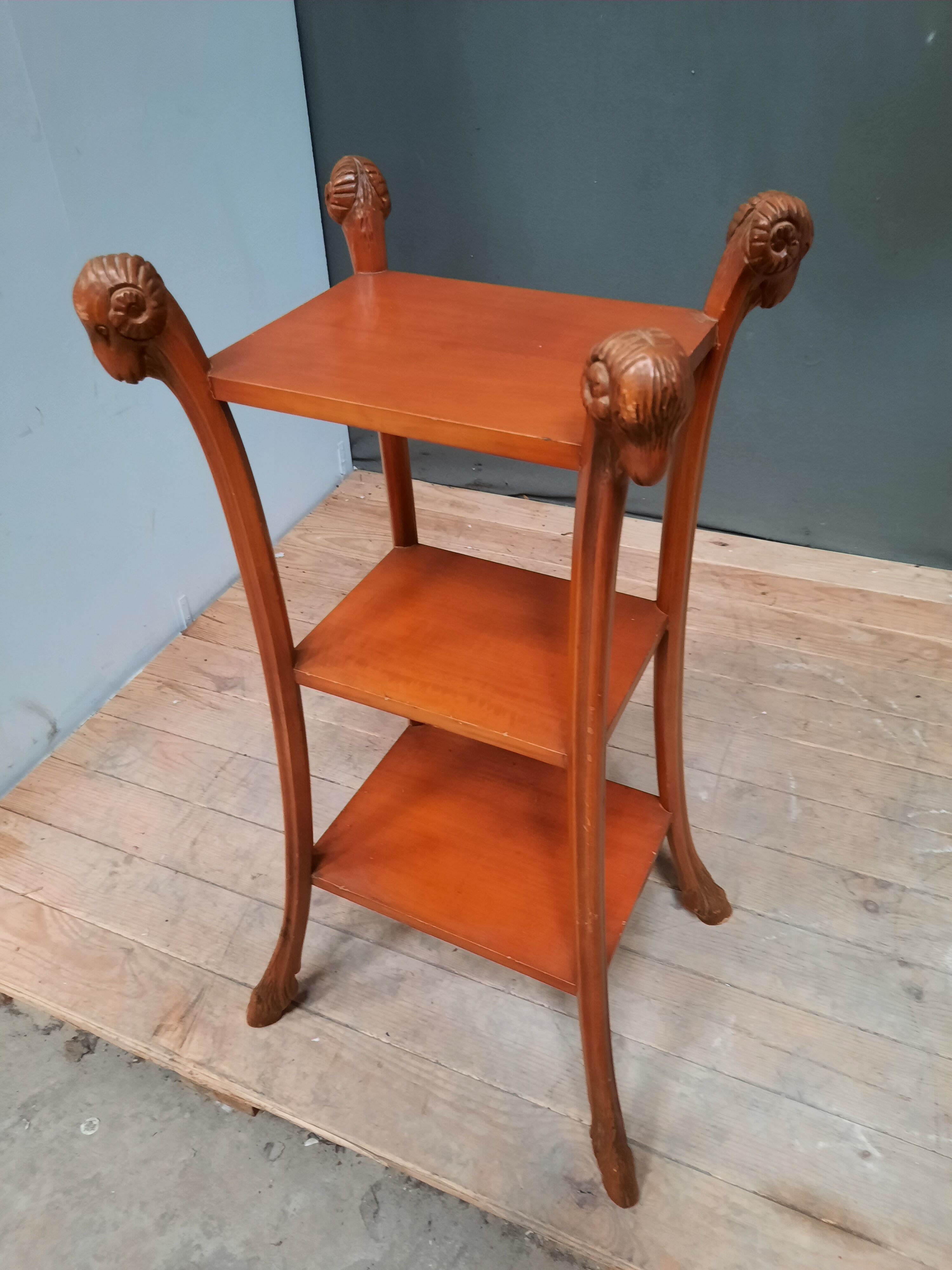 Selette 3 trays with a belier motif