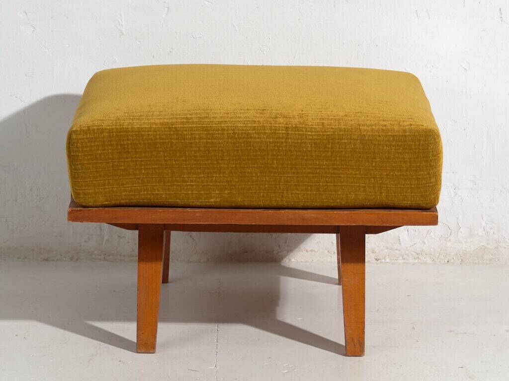 Set of two armchairs and pouf – Mid-century Modern (circa 1950). Three-piece set.