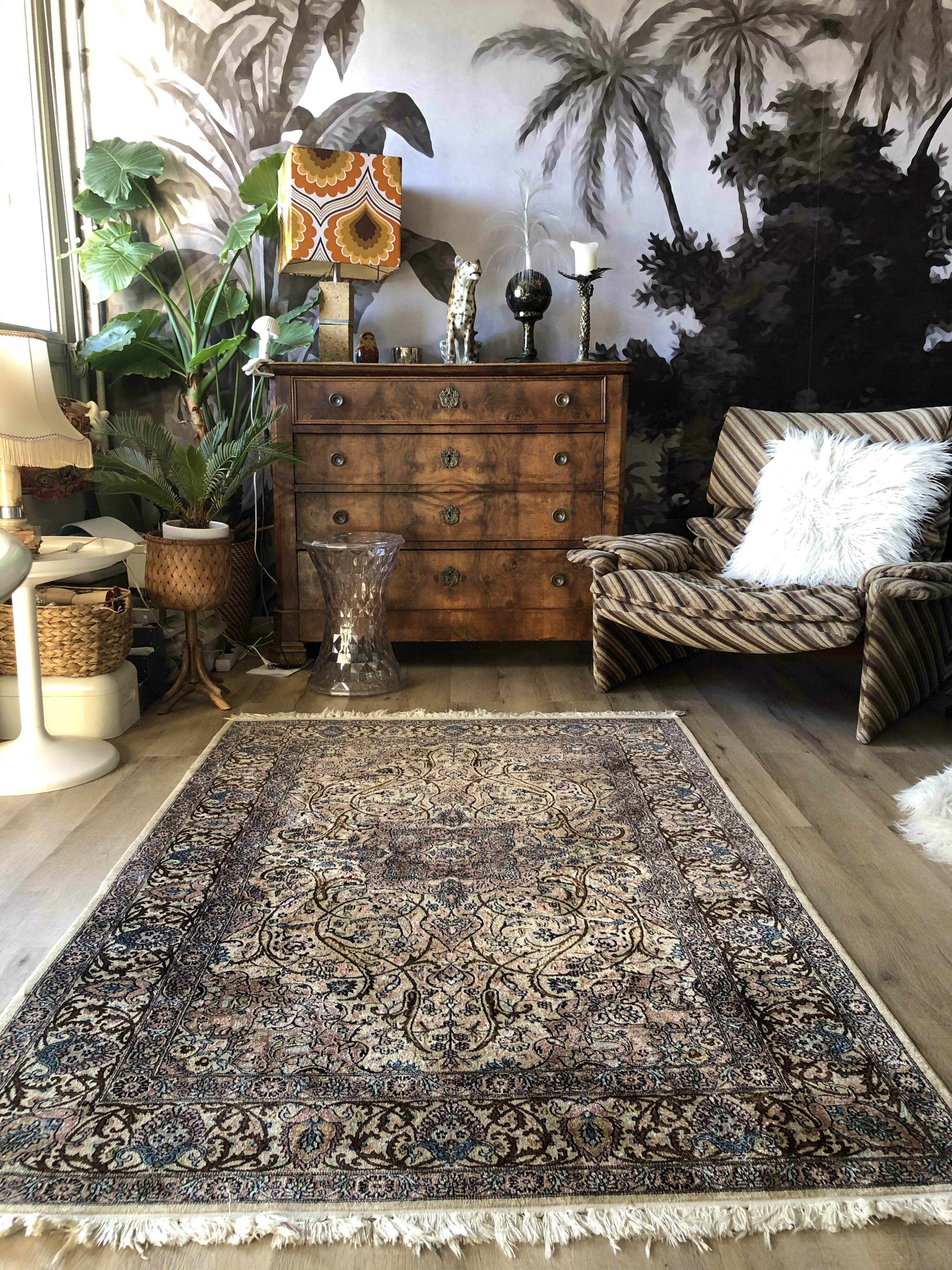 Oriental wool carpet 185x125cm