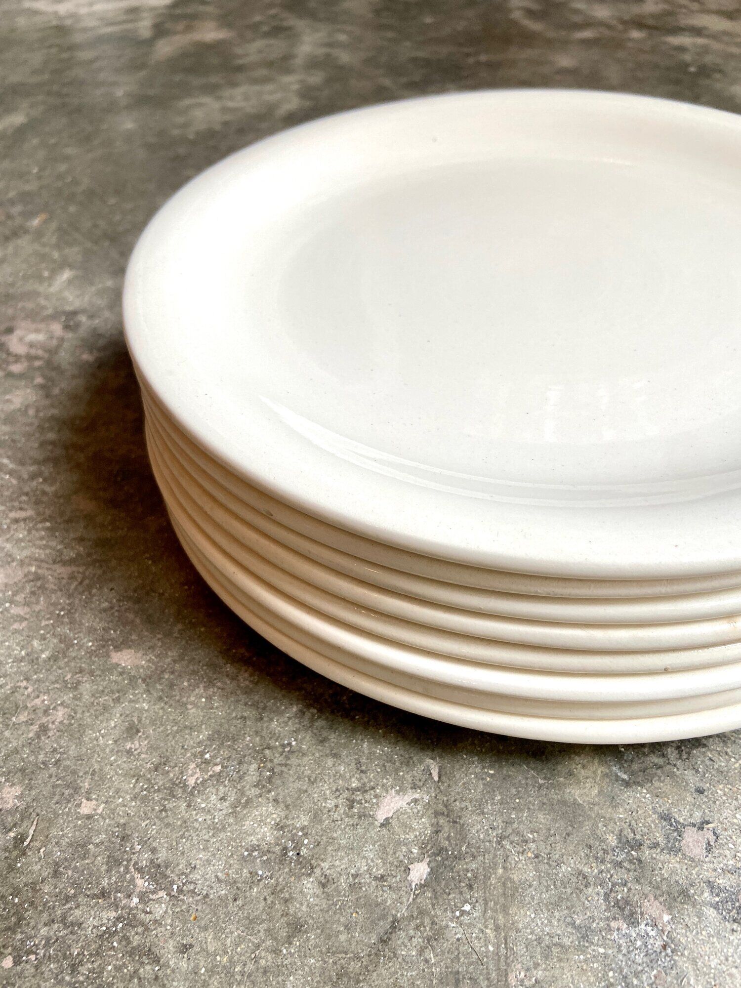 8 flat plates Sarreguemines in white earthenware