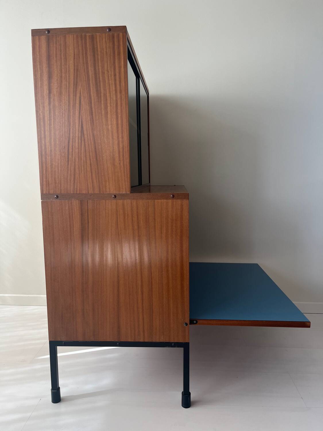ARP display cabinet by Mortier Motte and Guariche