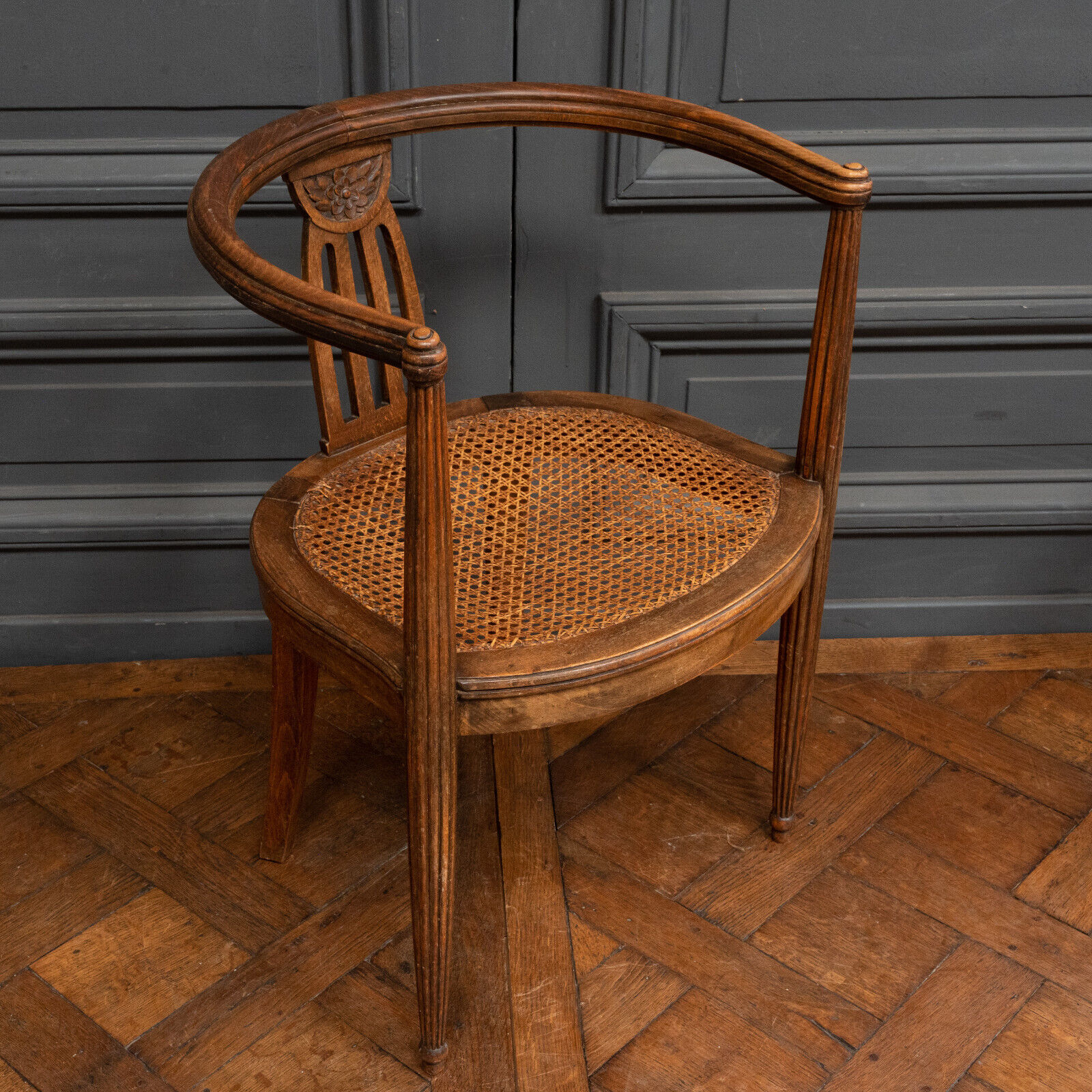 Office armchair with canning 1930 Art Deco floral decoration