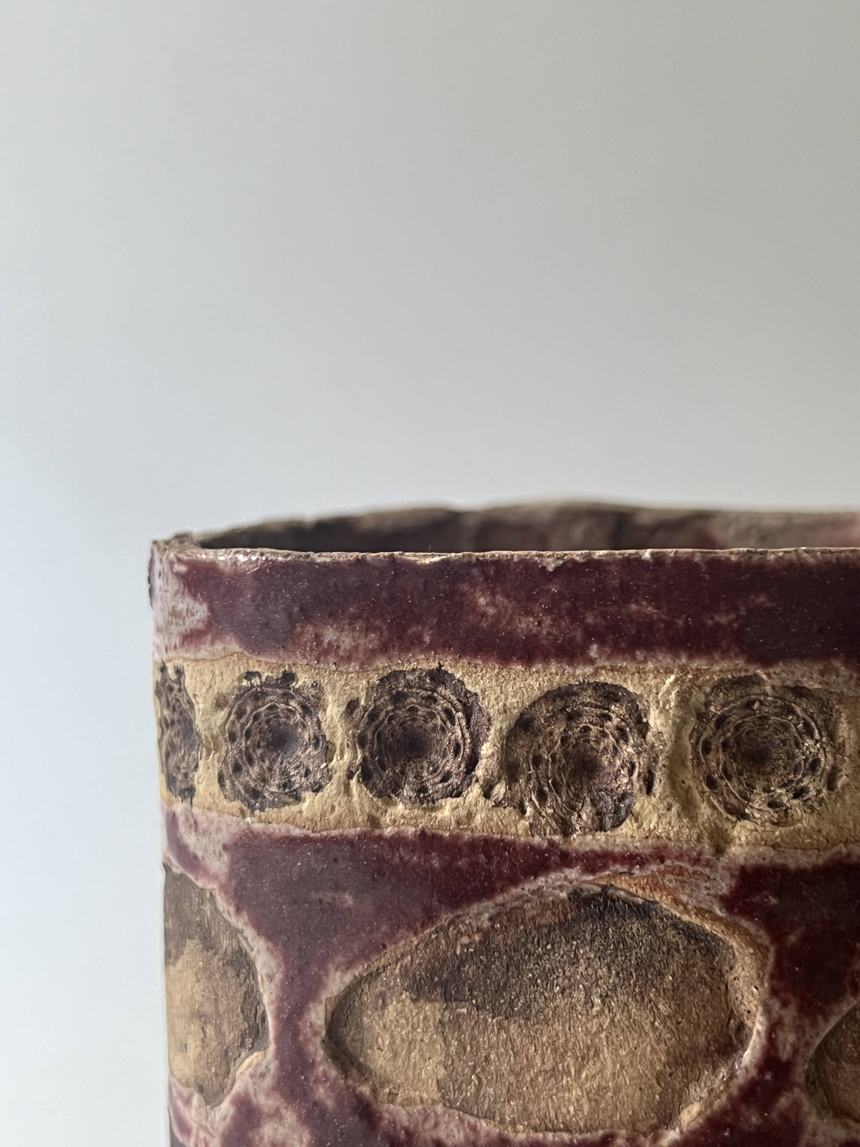 Vintage ceramic closed pocket emptier signed KS