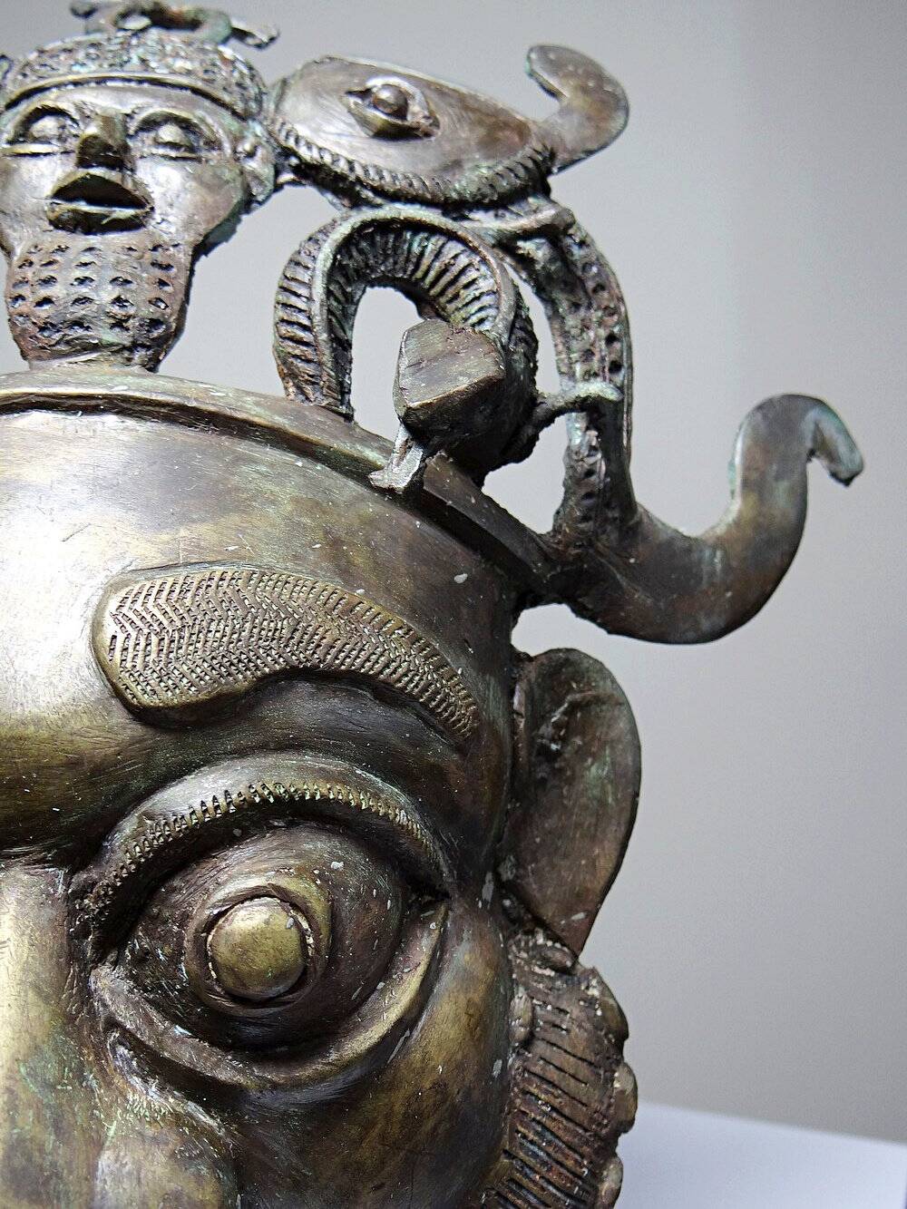 Masque africain en bronze vintage Bamoun, Cameroun