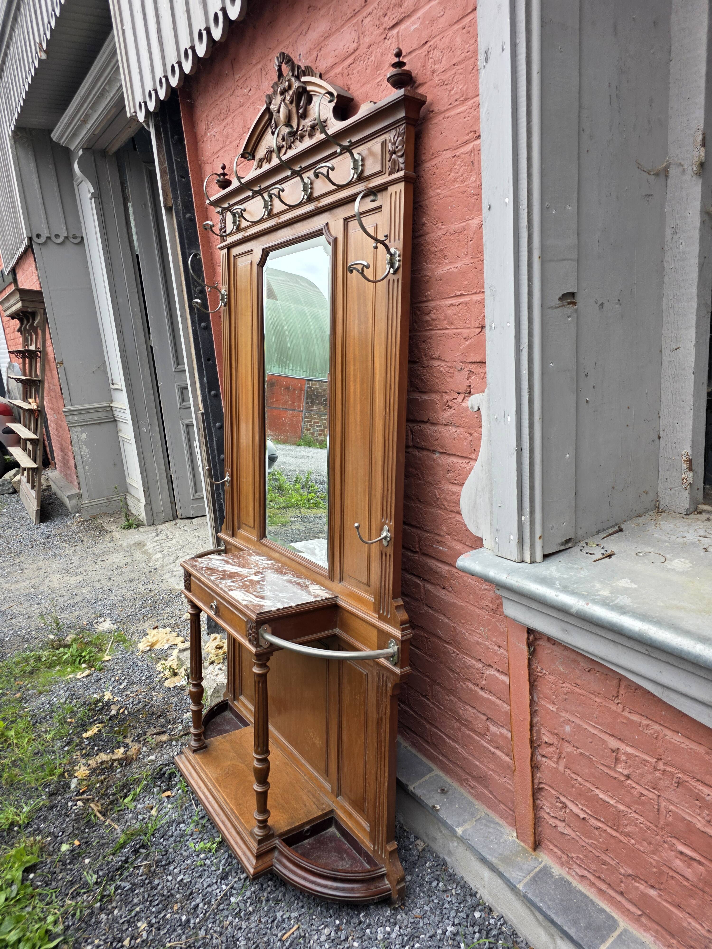 Vestiaire porte manteau en noyer fin XIXe