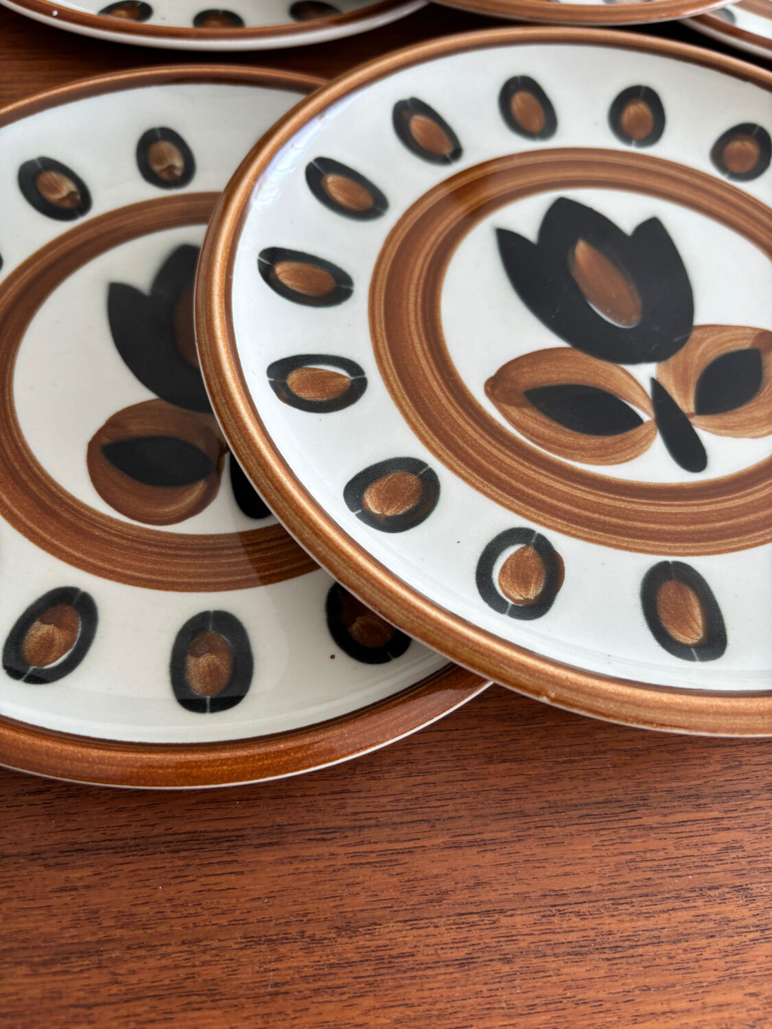 Set of 6 vintage 1970 Boch La Louvière dessert plates, kimono design.