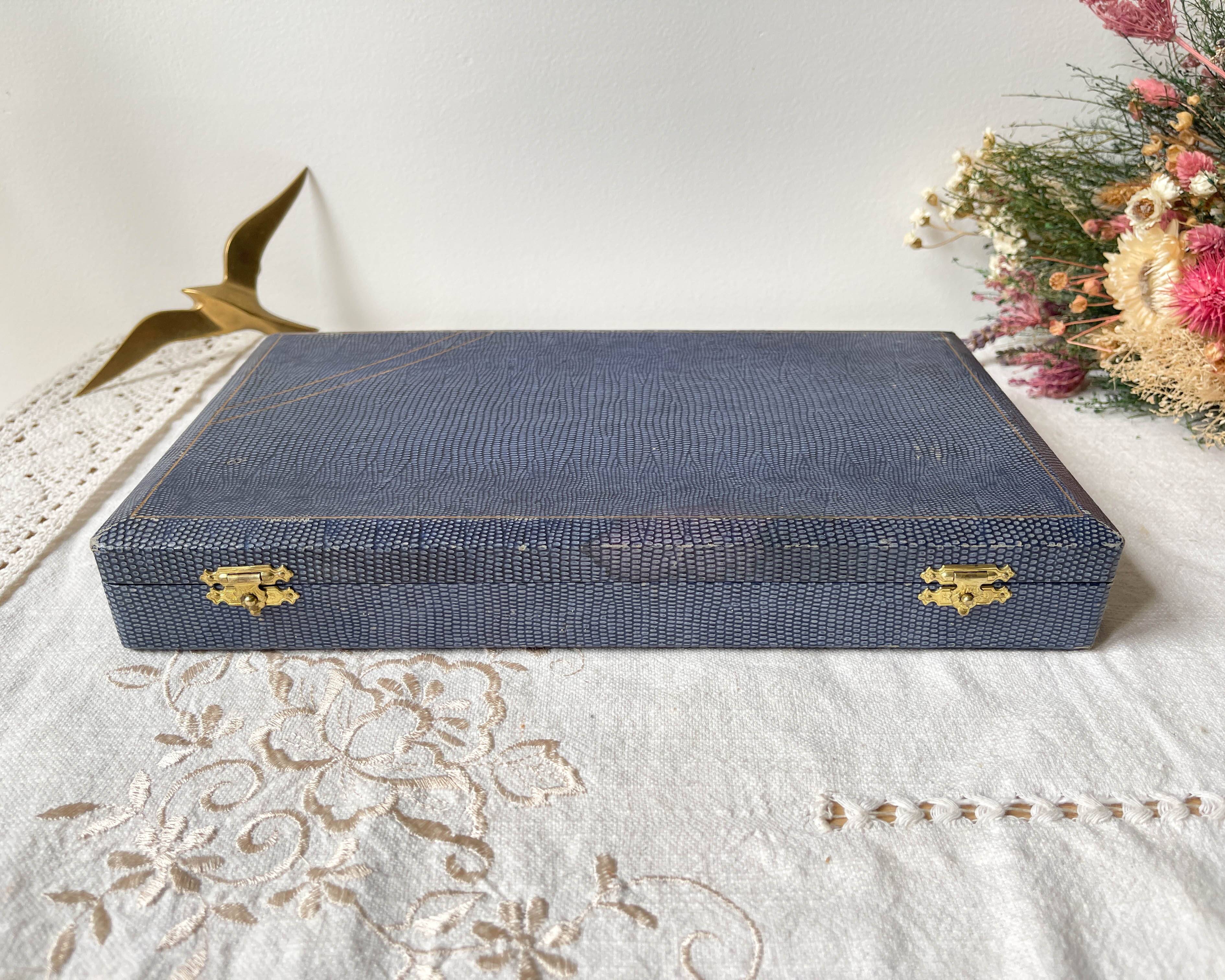 12 vintage Pradel stainless steel bakelite knives