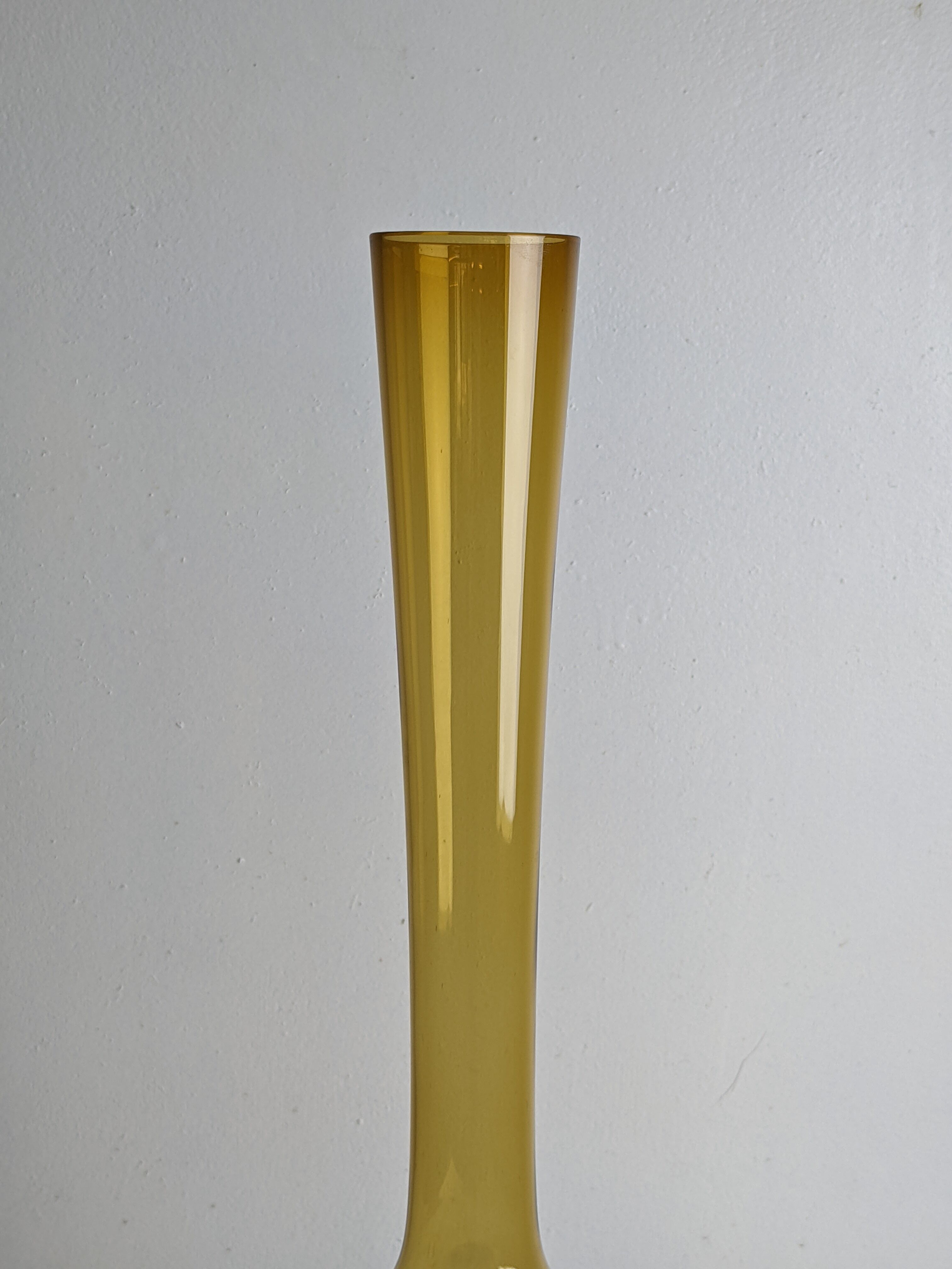 Large scandinavian vase in blown glass by arthur percy for gullaskruf, sweden - 50s