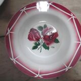 Cinq assiettes creuses  en faïence dépareillées