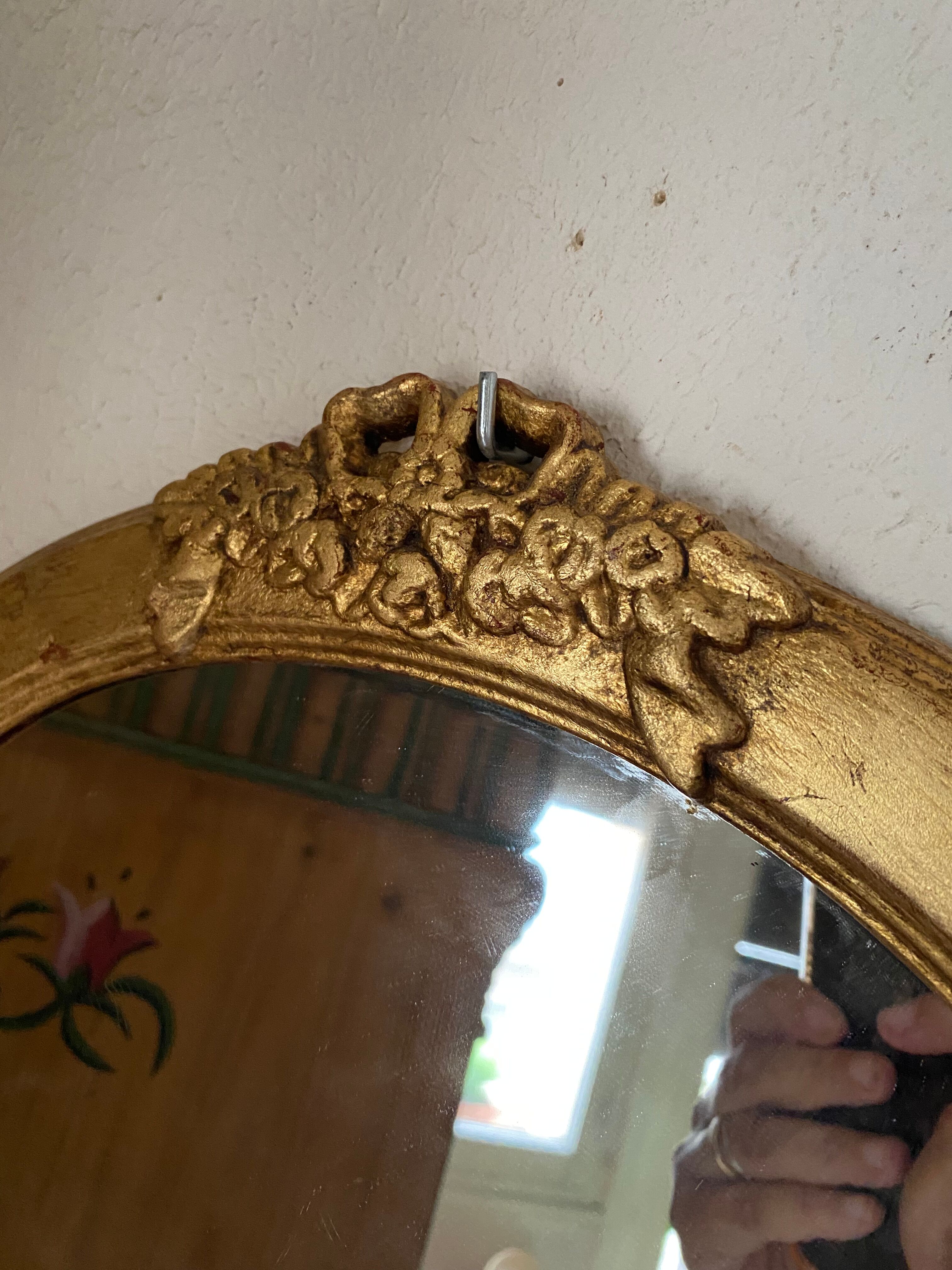 Oval mirror in gilded wood with knot, 32x37 cm