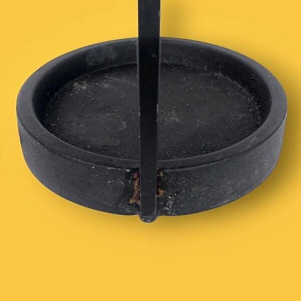 Ancien porte-parapluie en fer forgé et Skaï rouge – années 60