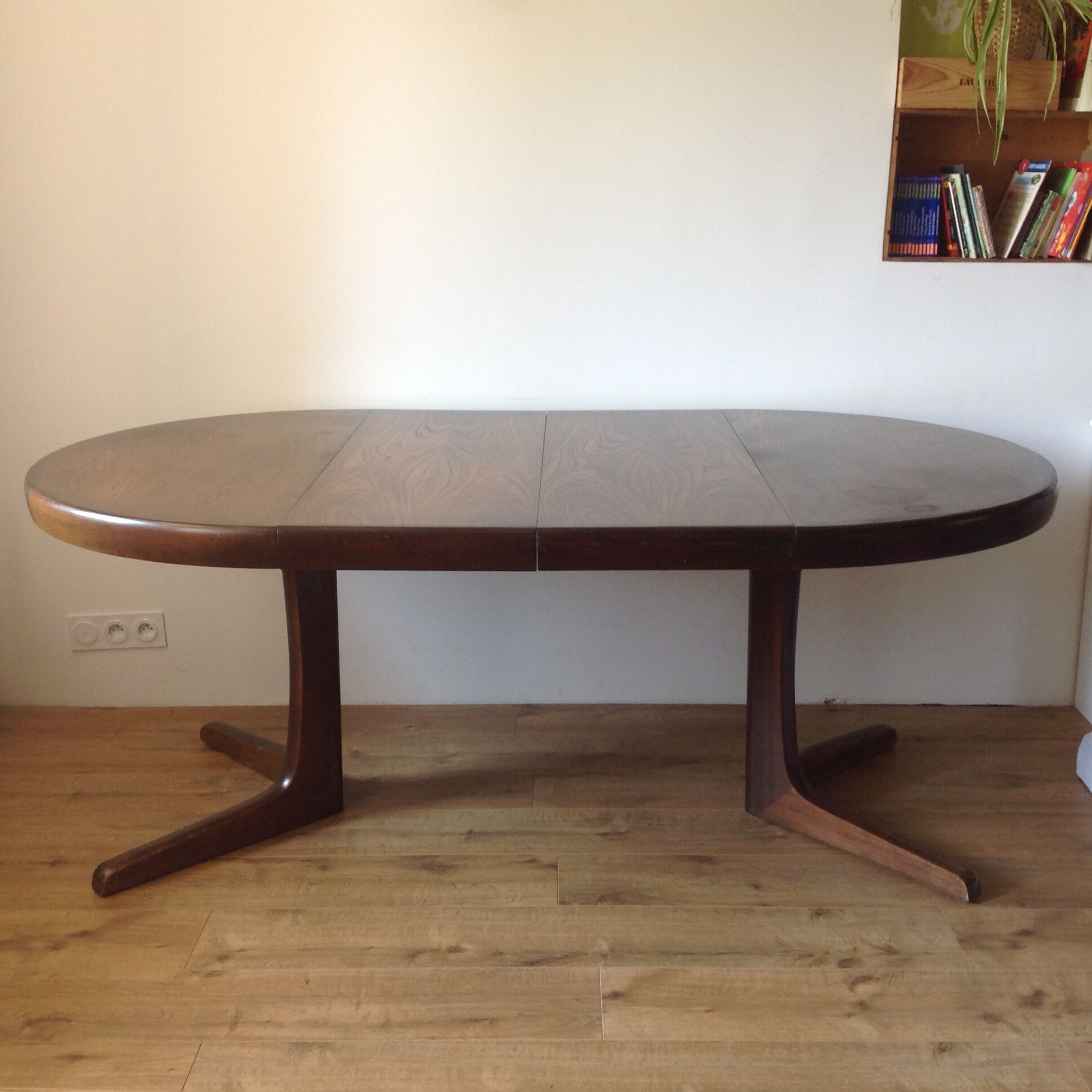 Baumann elm round table 2 extensions