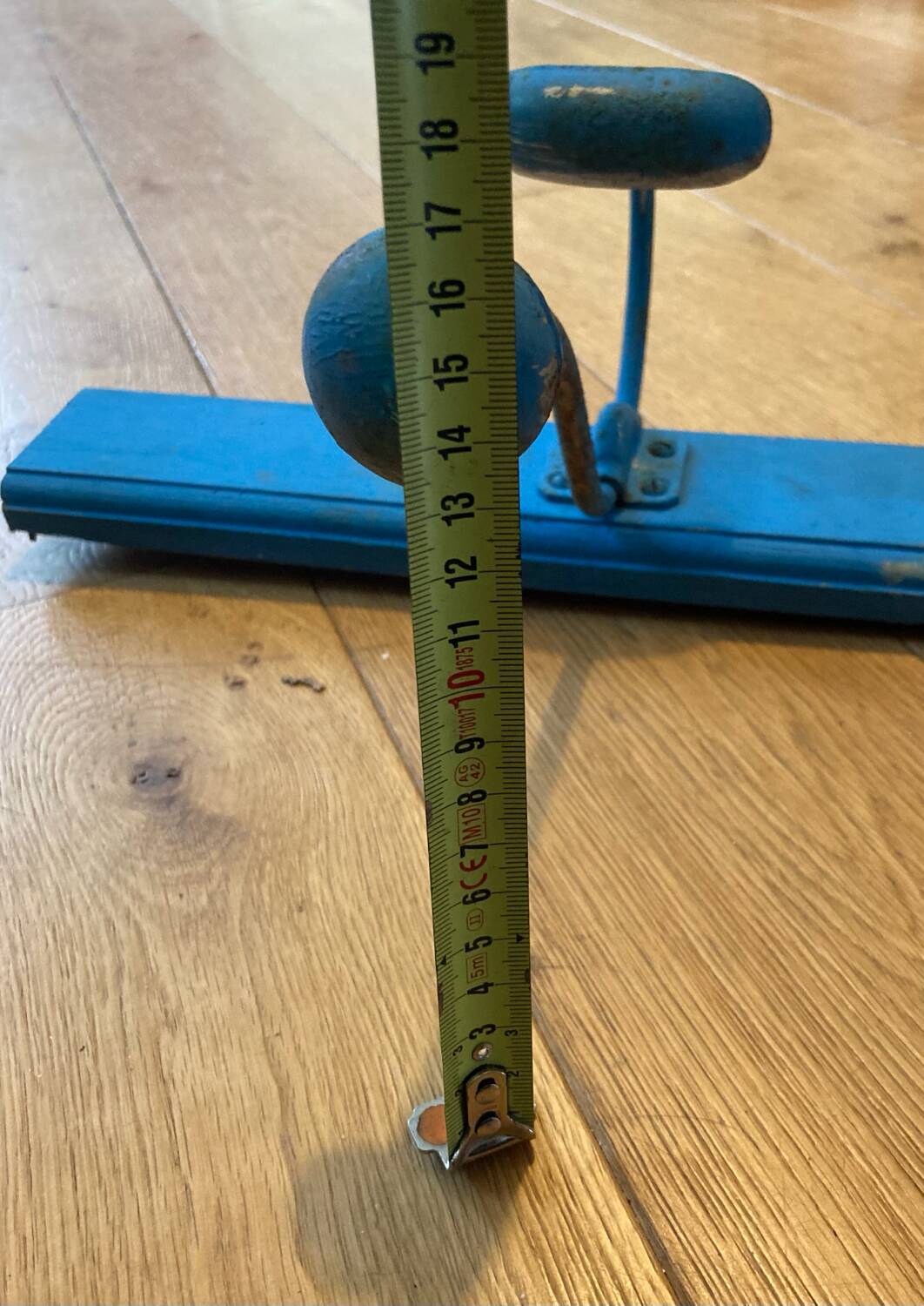 Wall-mounted coat rack with 7 hooks, length 191 cm