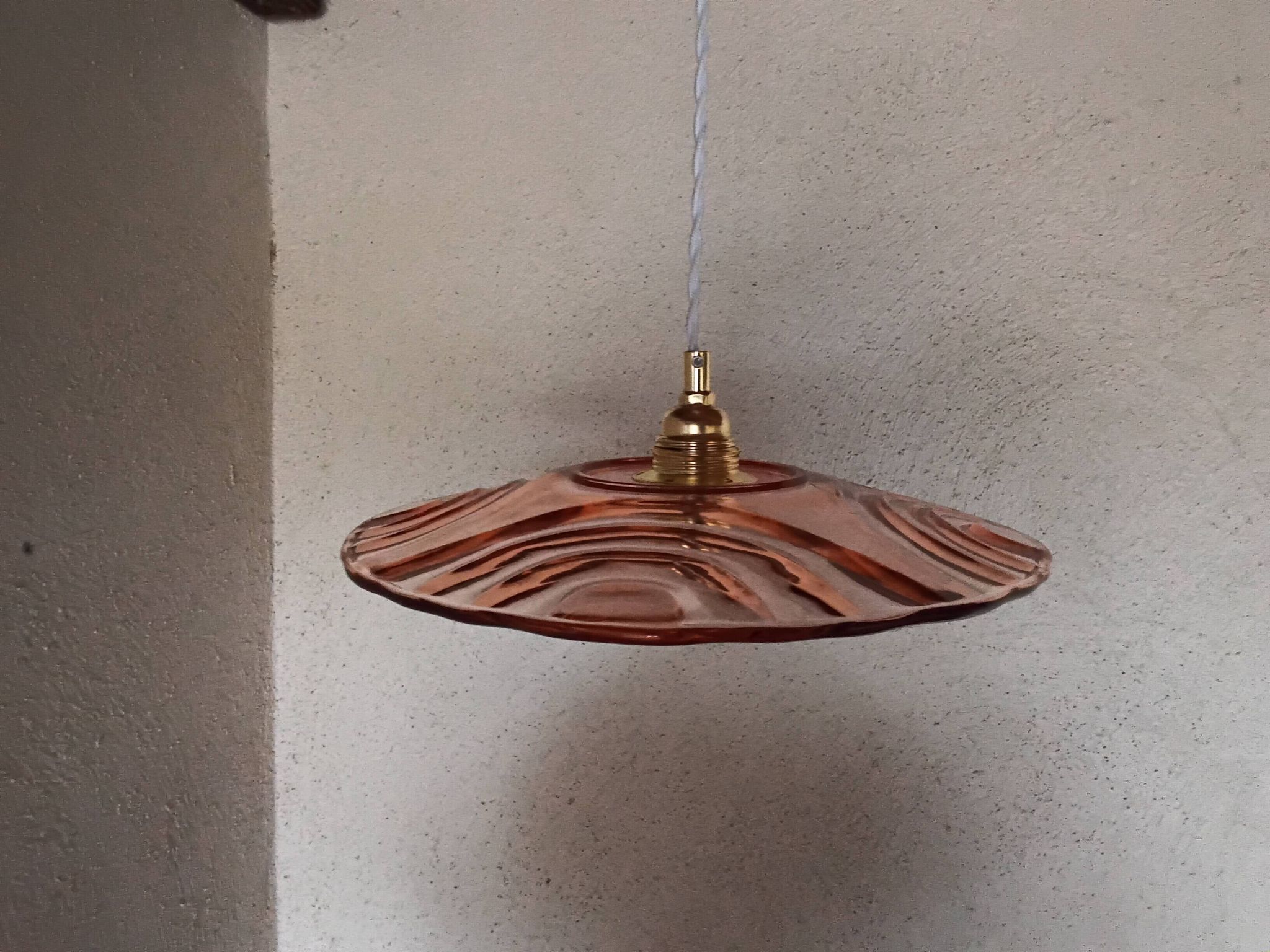 Suspension vintage en verre rose