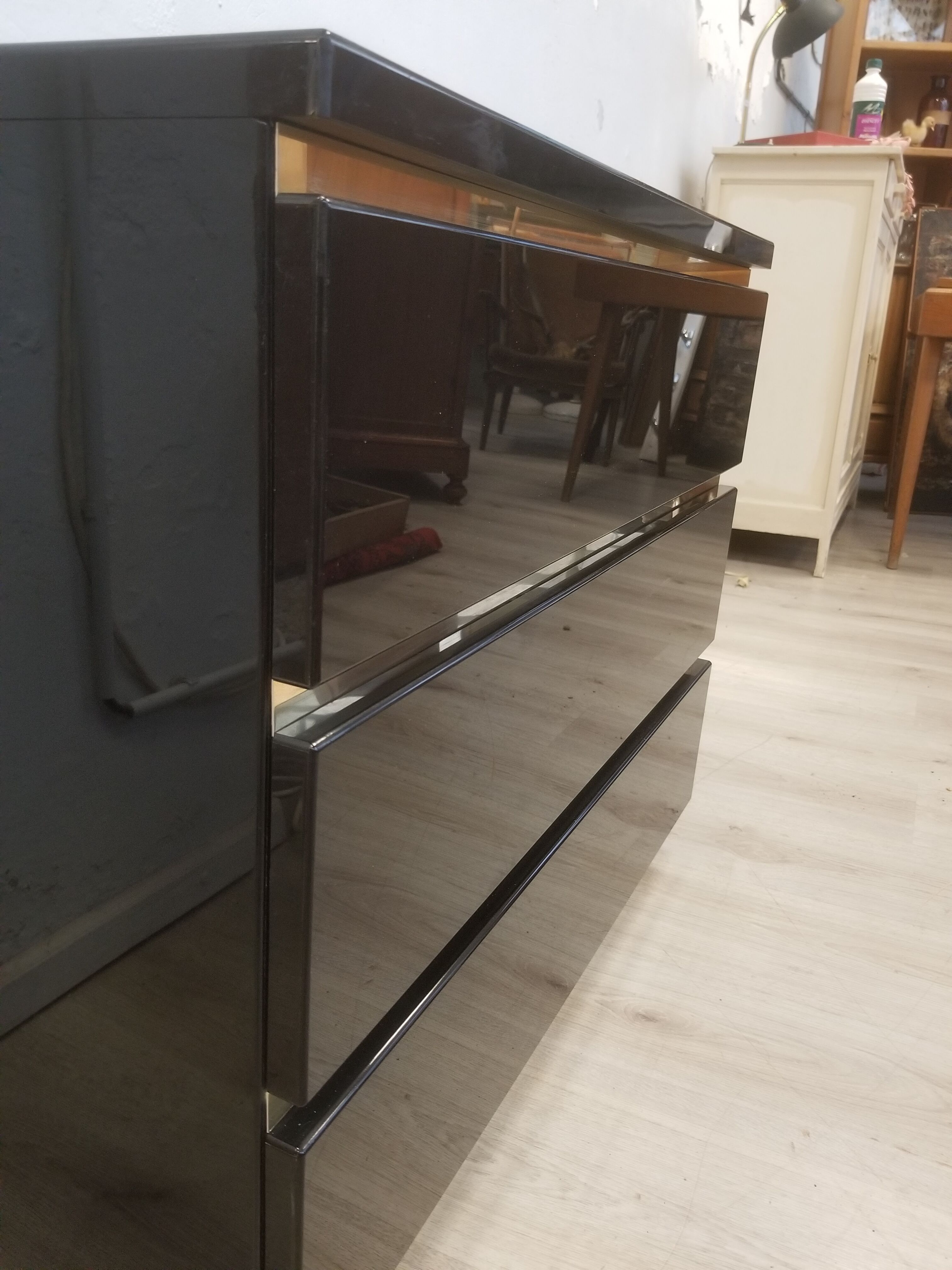 Eric Maville dresser
