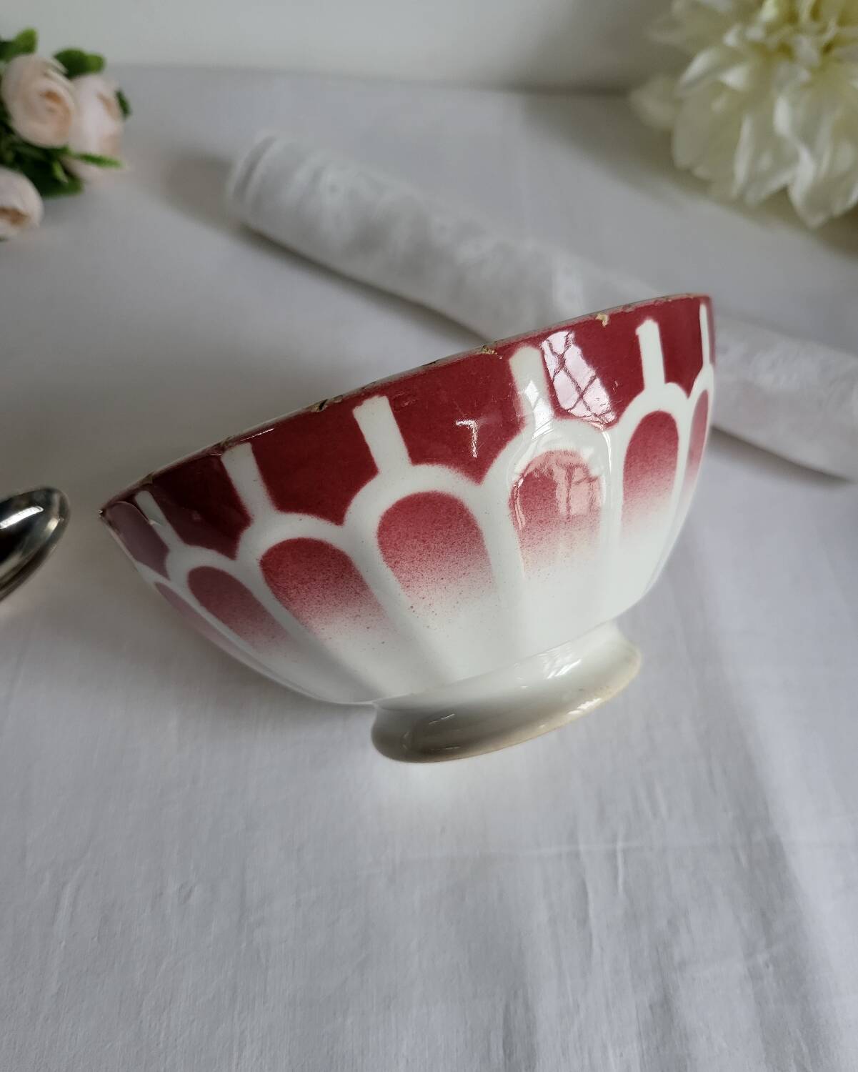 Old bowl in earthenware DIGOIN SARREGUEMINES with faceted burgundy.