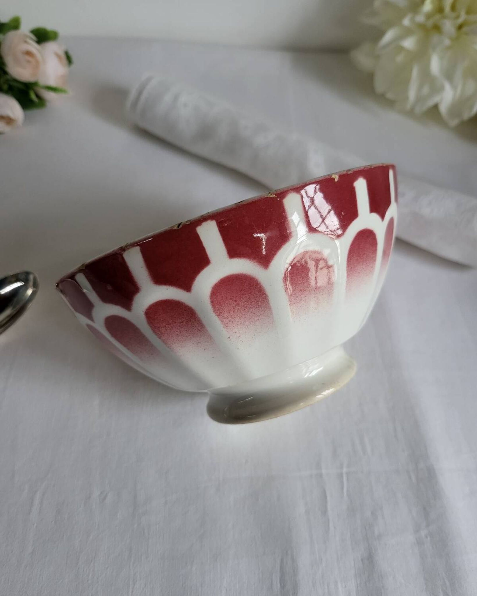 Old bowl in earthenware DIGOIN SARREGUEMINES with faceted burgundy.