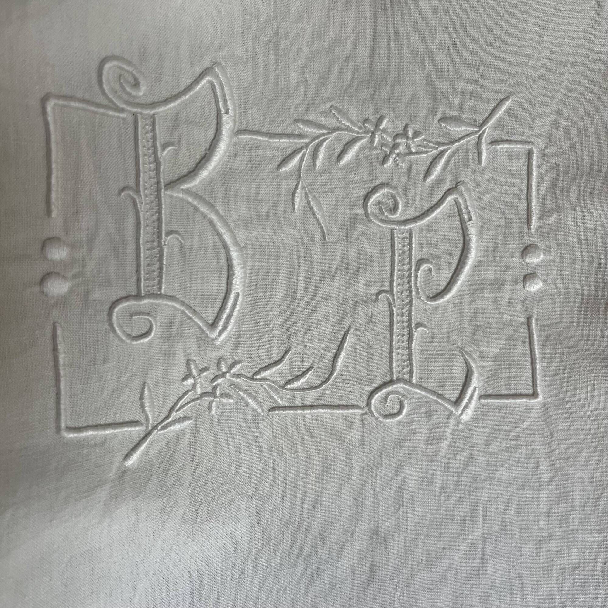Drap ancien monogrammé BL - Toile métis "Fleur bleue"