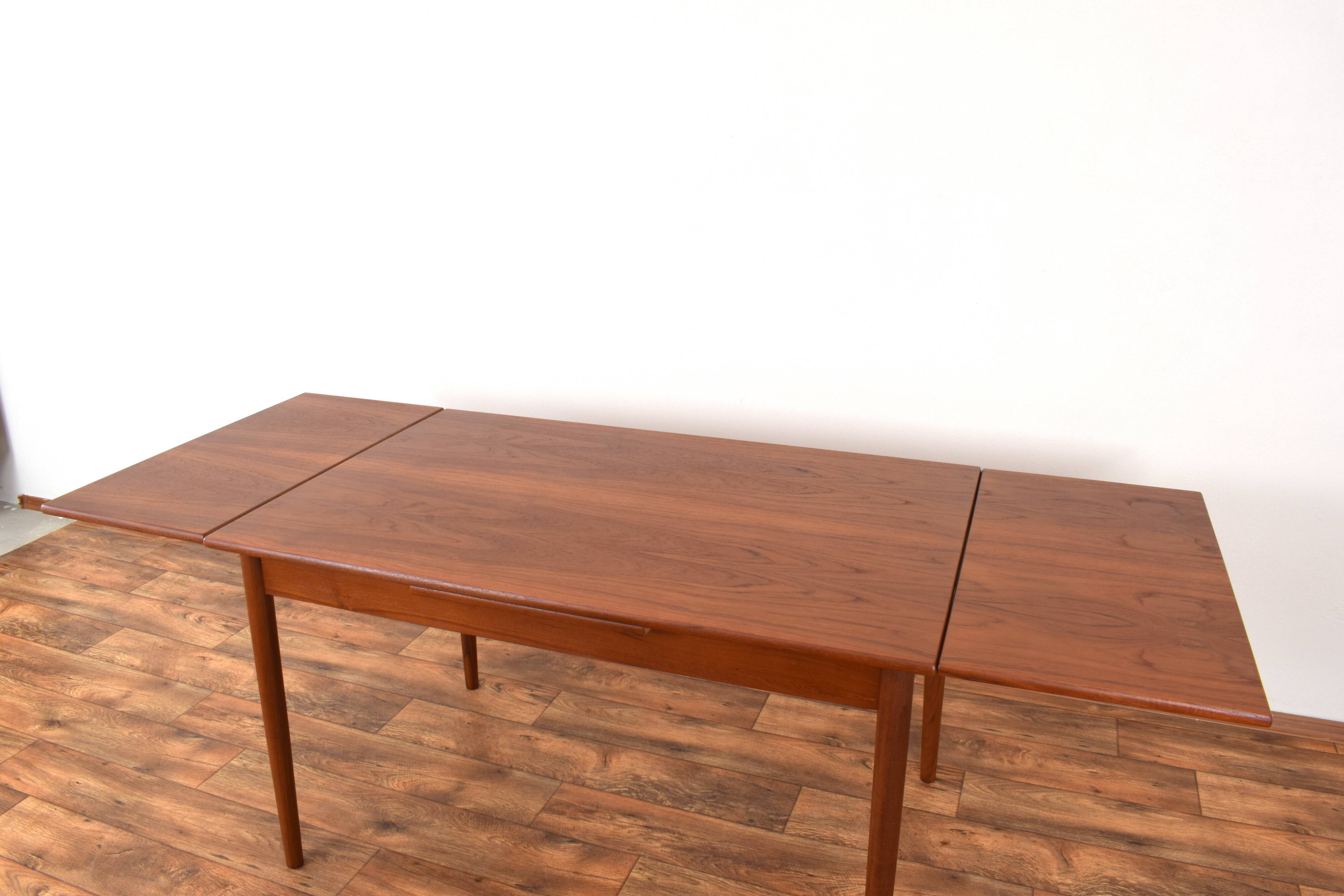 Mid-Century Danish Teak Extendable Dining Table, 1960s.