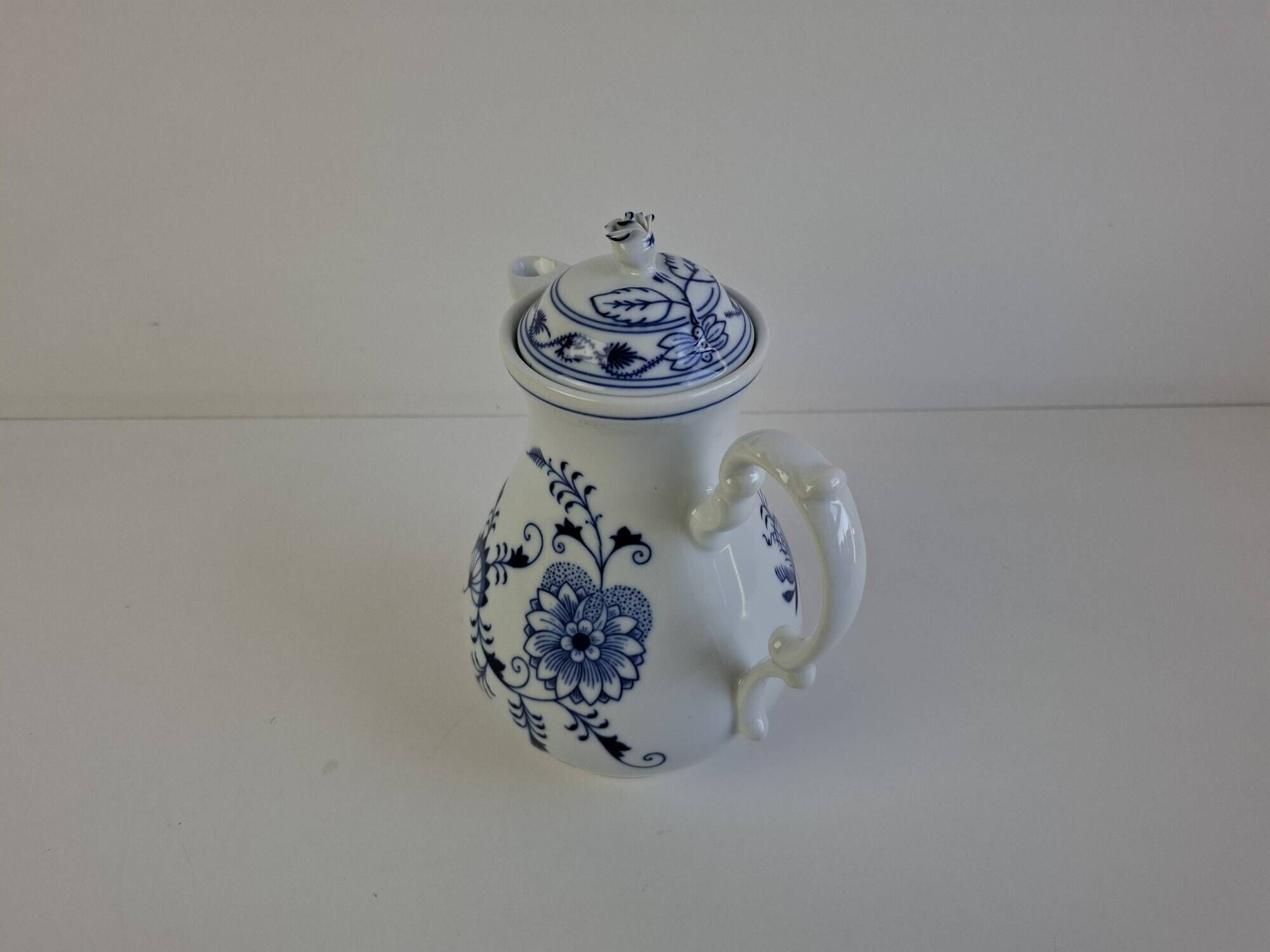 Vintage Dubí Czech Porcelain Blue Onion Cibulák Teapot, c. 1970