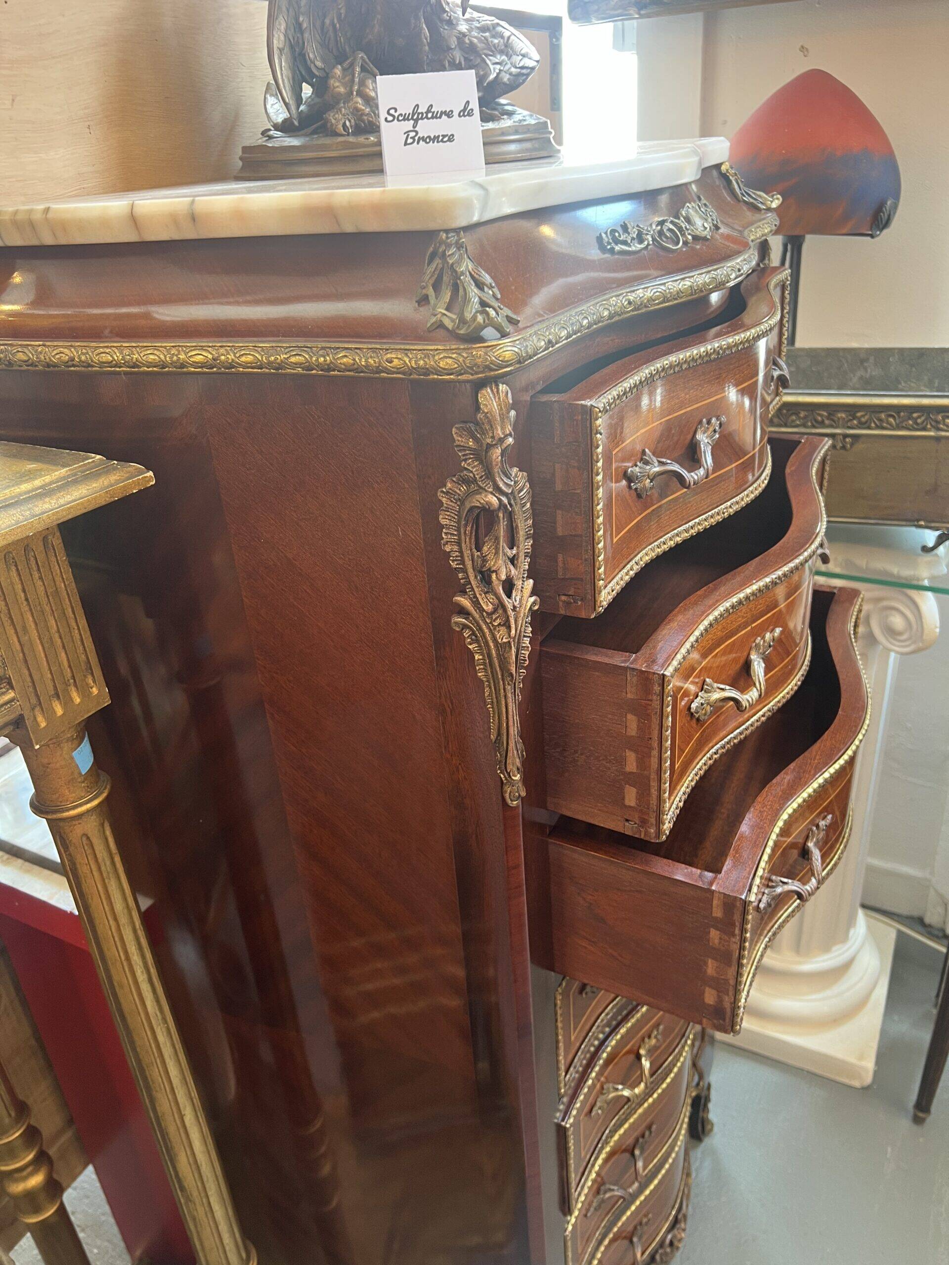 Weekly chest in wood veneer, curved and eventful shape, 20th century period