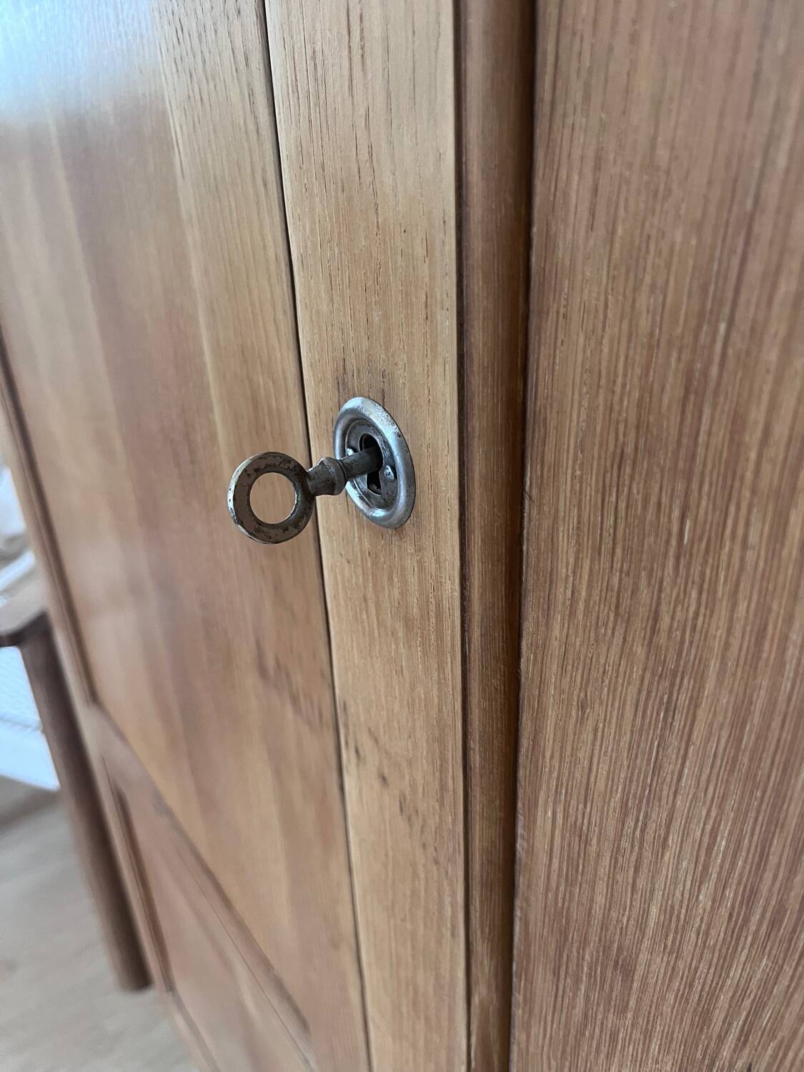 Ancienne armoire d’école – MBC (année 50/60)