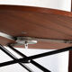 Table ronde élévatrice par Jürg Bally