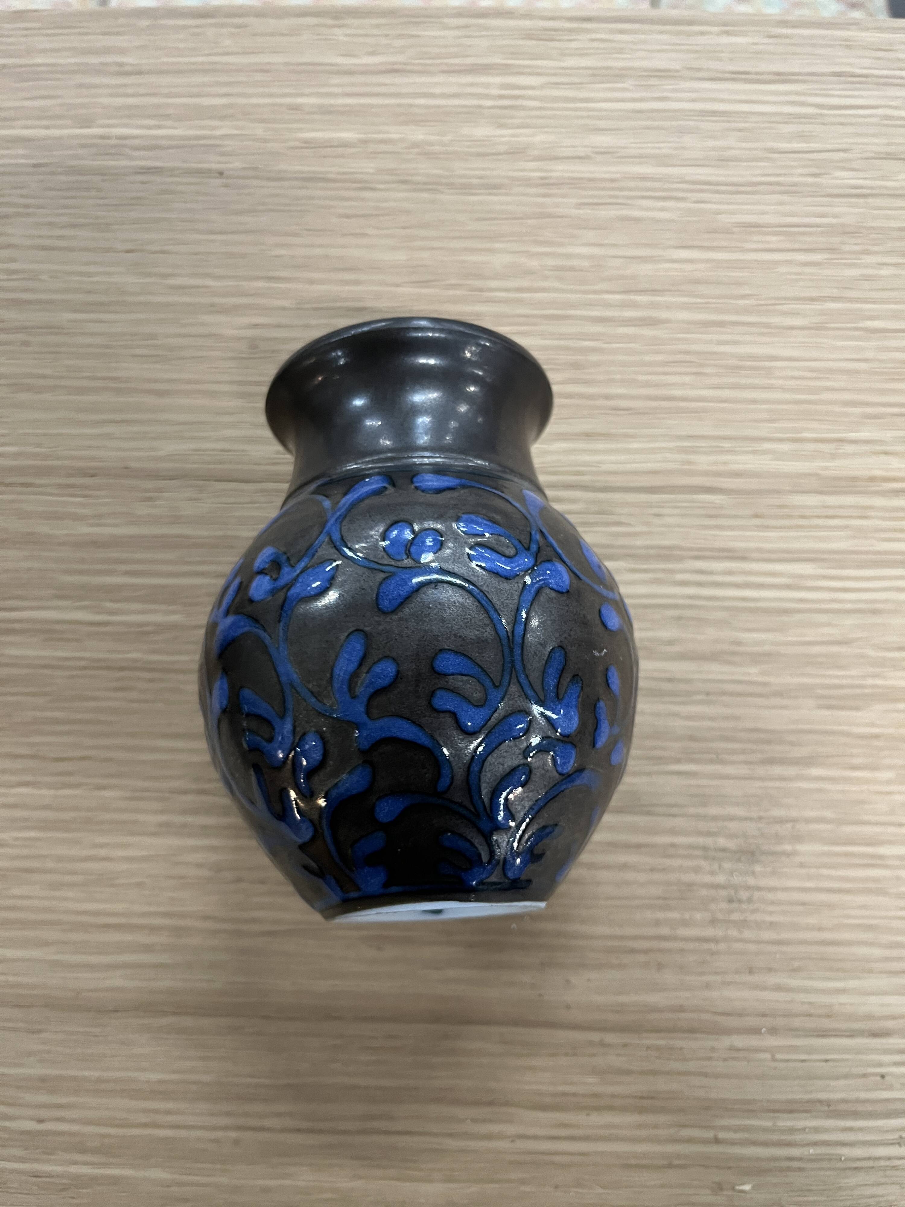 Small vase signed Lilou Milcent