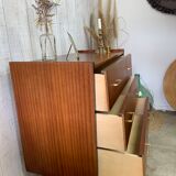 Finned chest of drawers