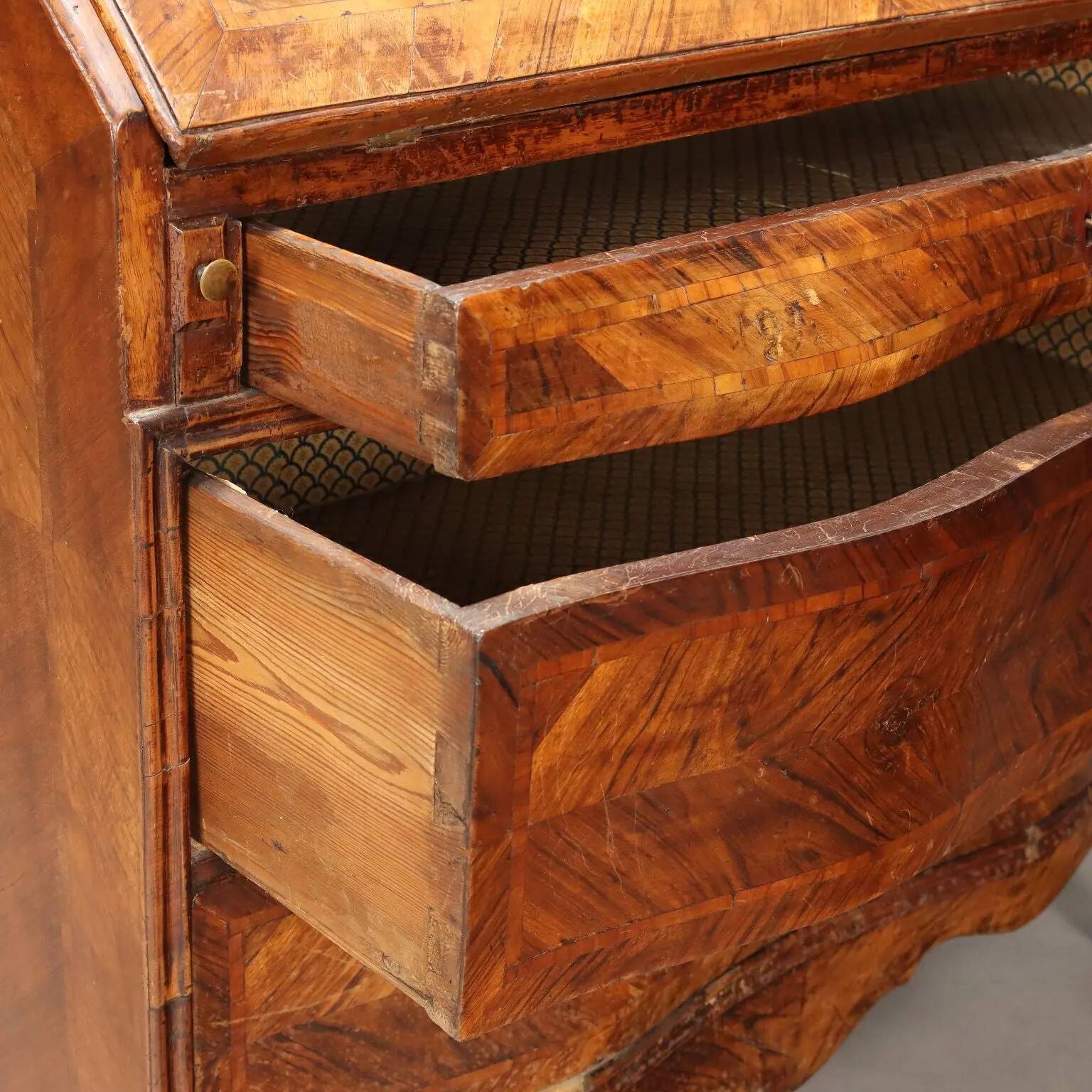 Cabinet secrétaire ancien à abattant en bois de rose, 9 tiroirs, XVIIIe siècle