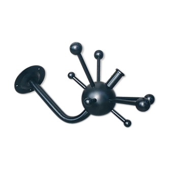Sputnik coat holder