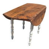 Oval folding table